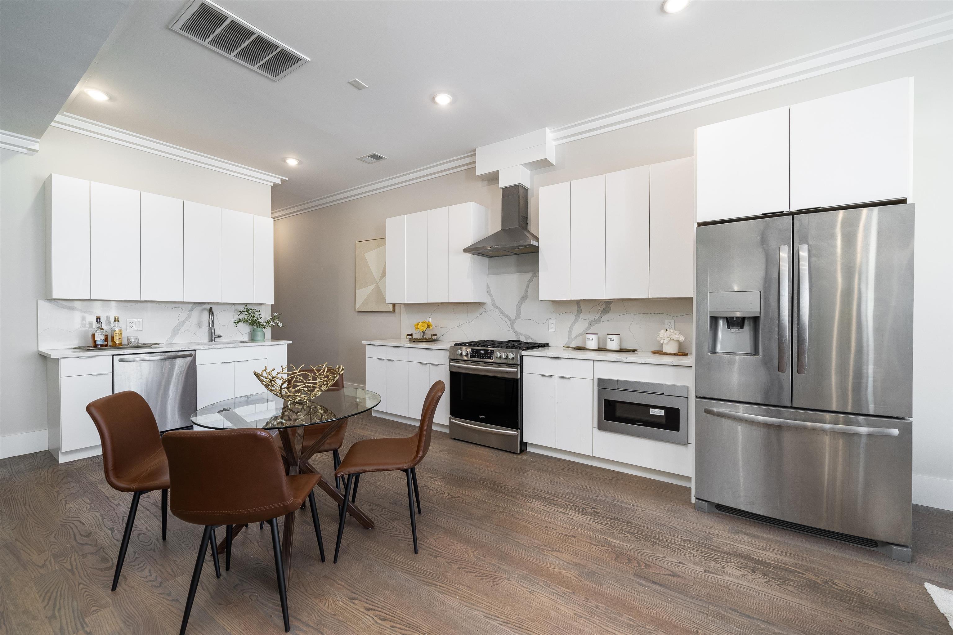 196 DELAWARE AVE - Photo 3
