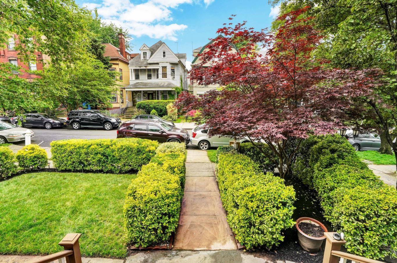 38 BENTLEY AVE - Photo 4
