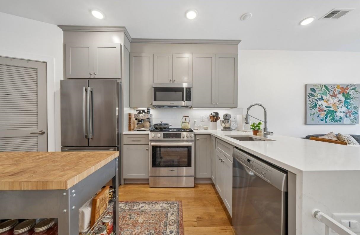 382 7TH ST - Photo 3