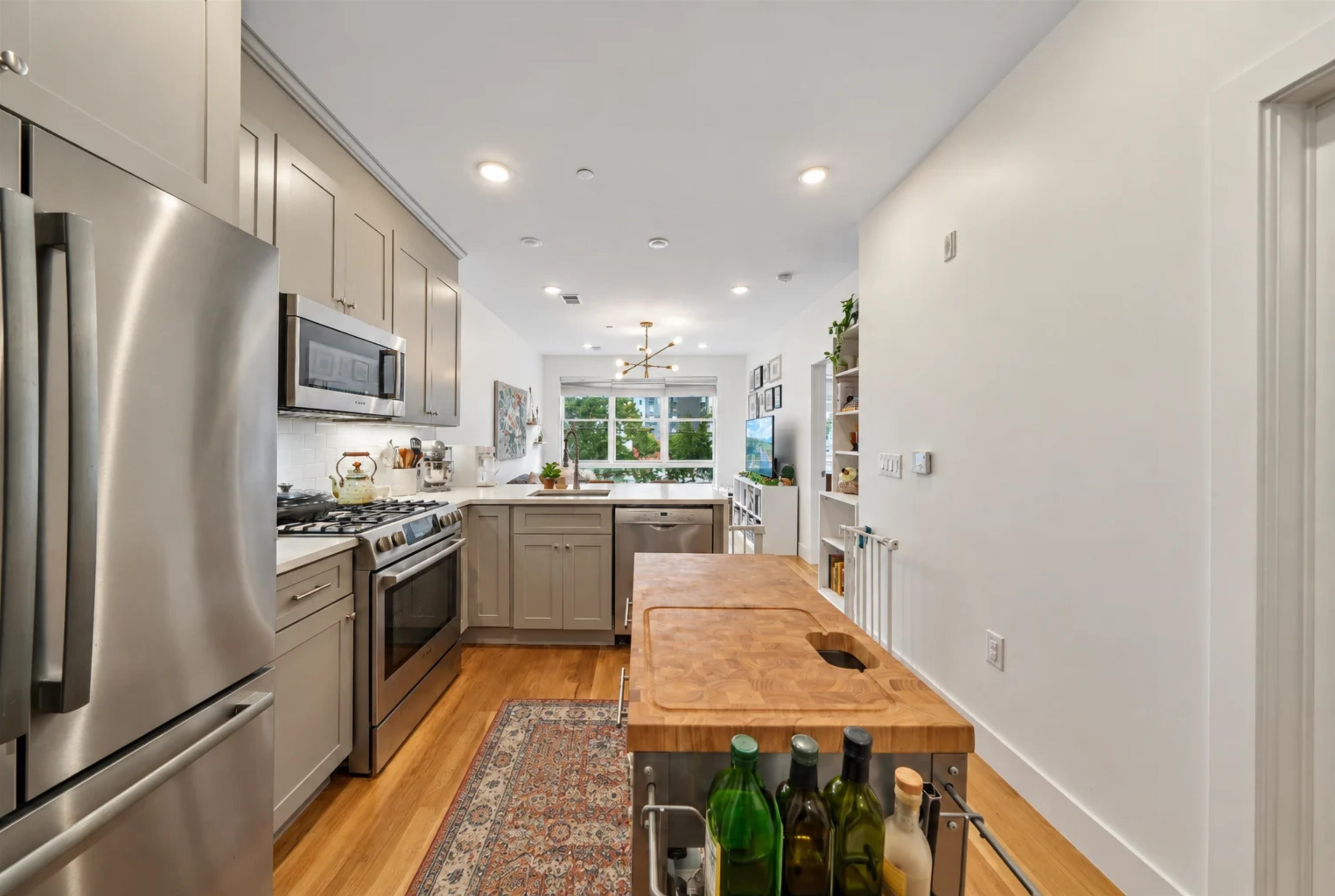 382 7TH ST - Photo 4