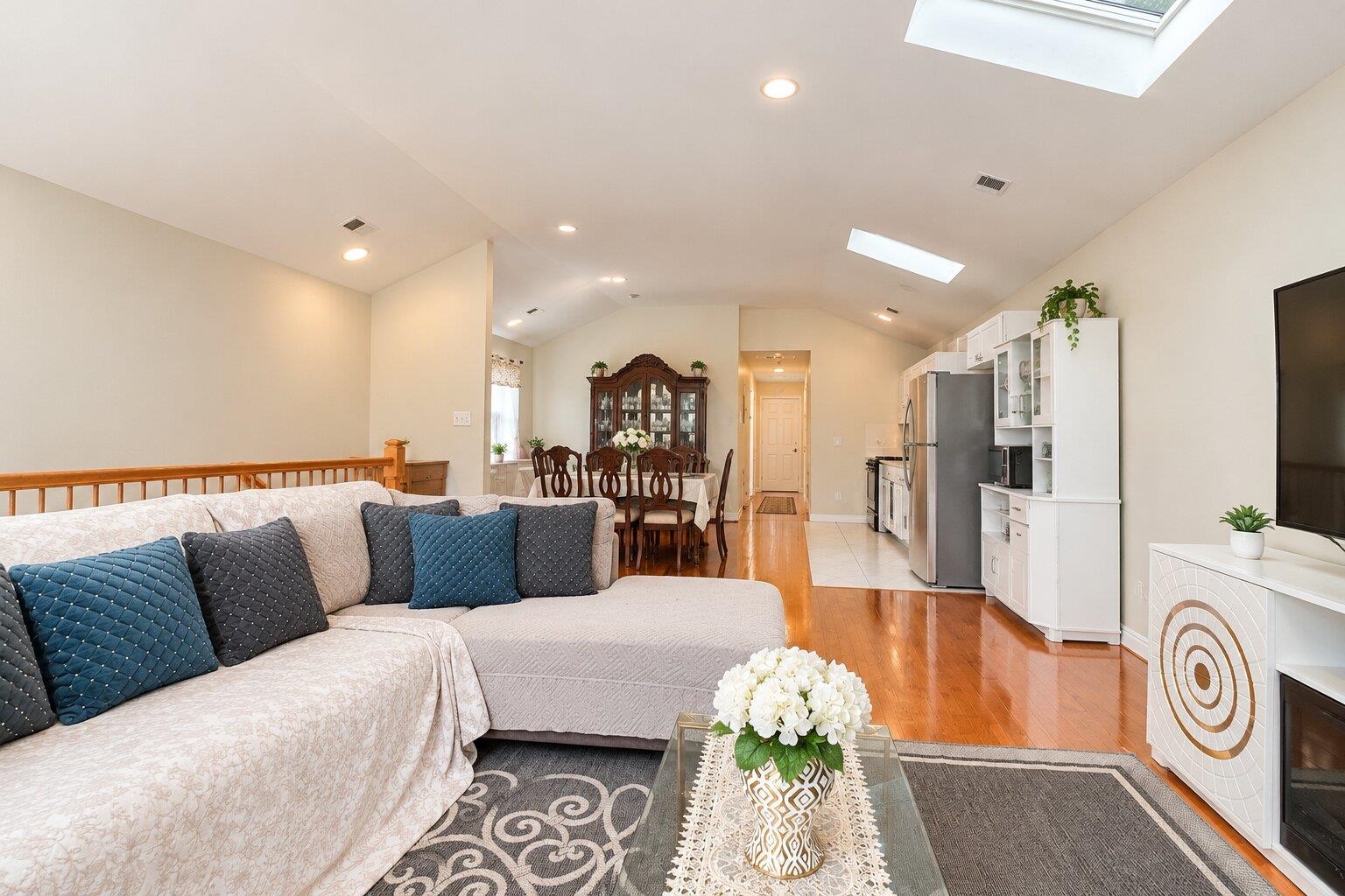 75 GRANT AVE - Photo 5