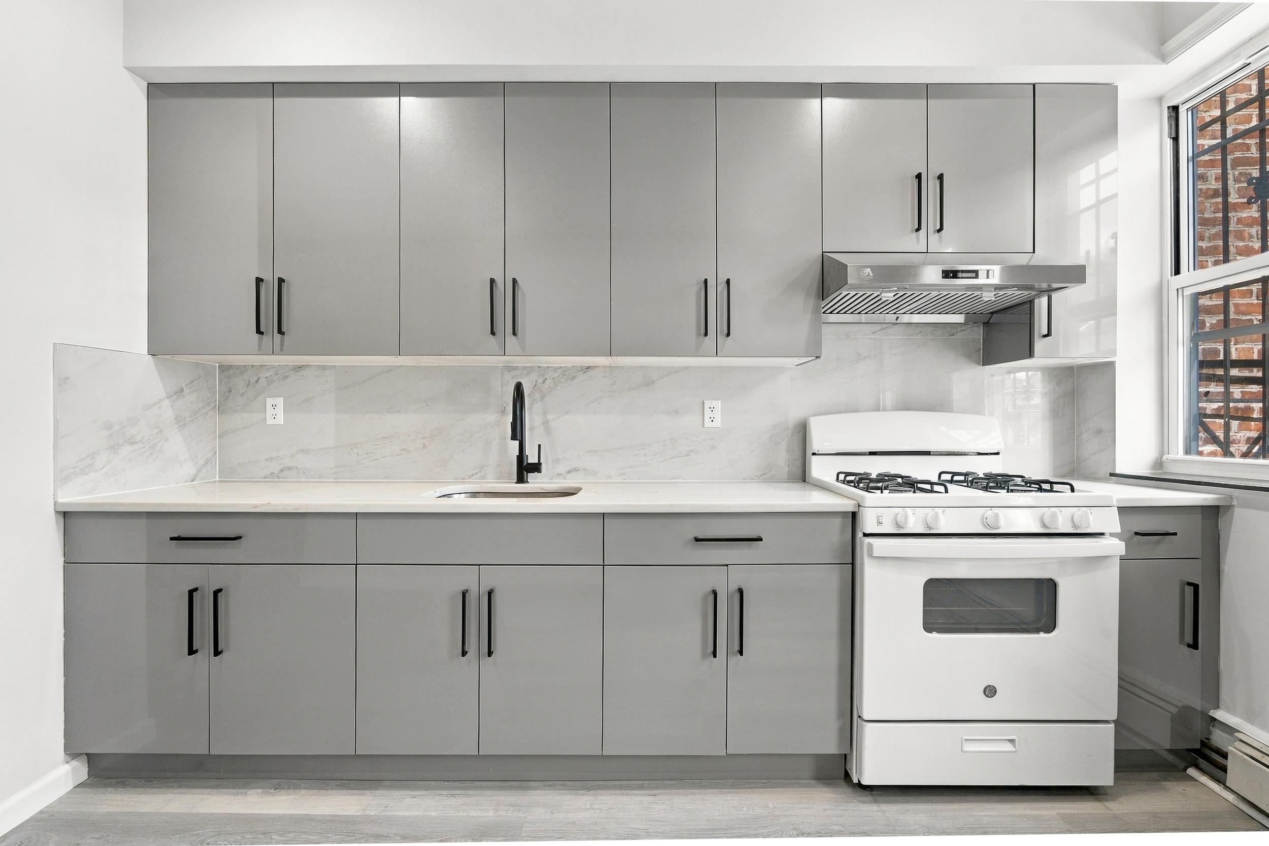 570 WEST SIDE AVE - Photo 4