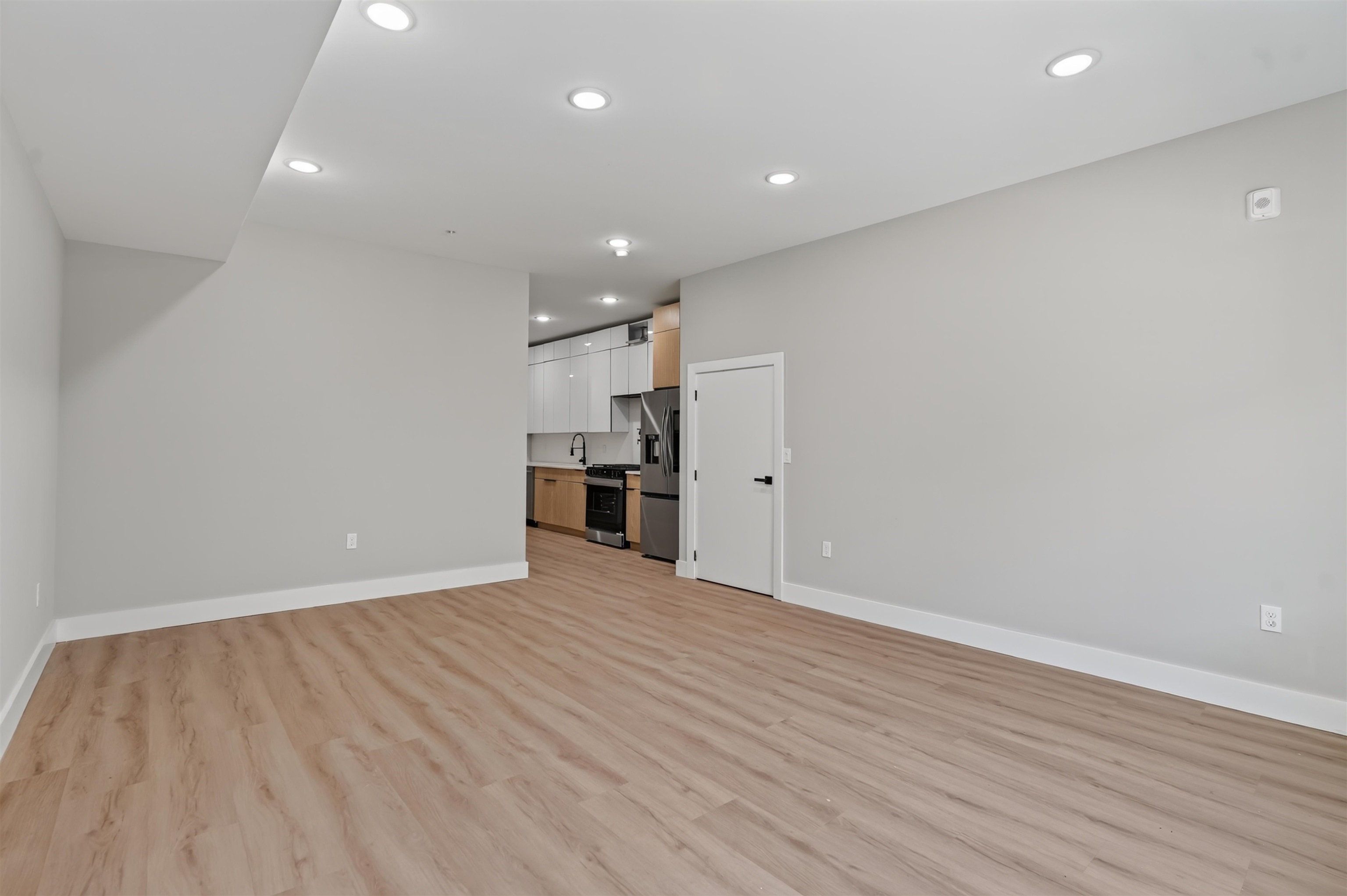 34 THORNE ST - Photo 3
