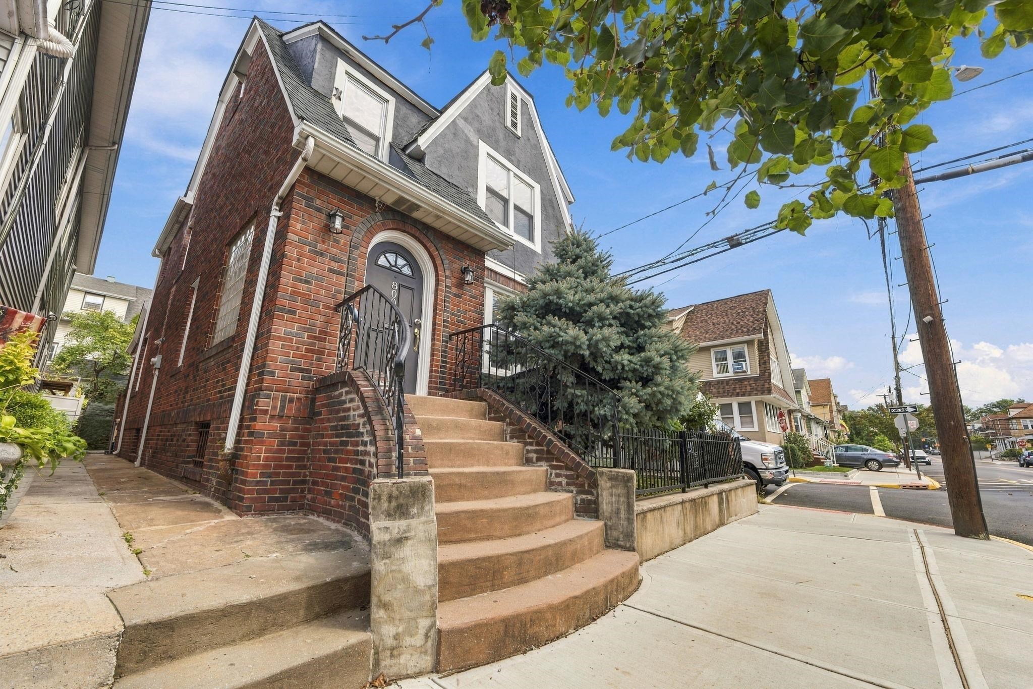 800 85TH ST - Photo 2