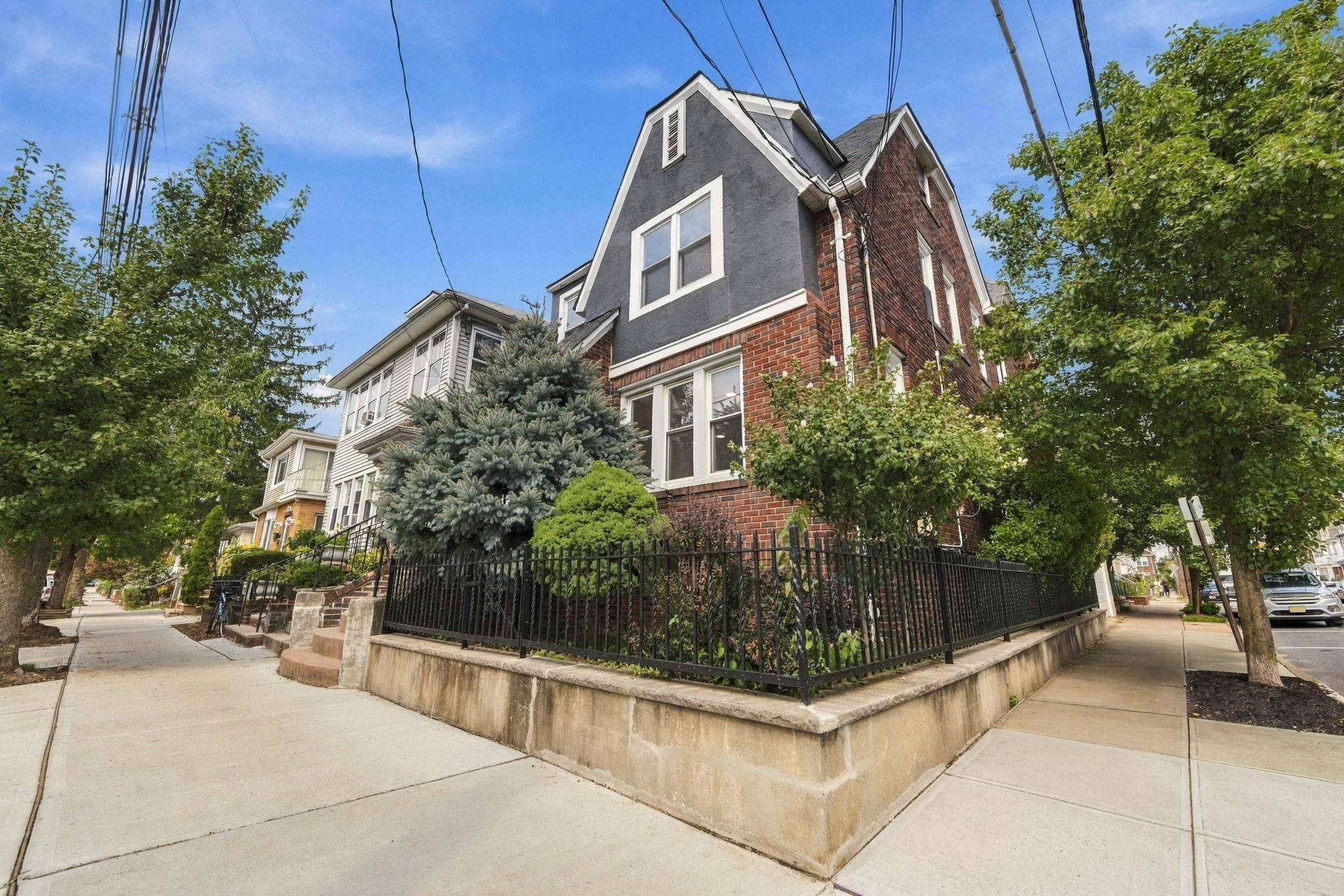 800 85TH ST - Photo 3