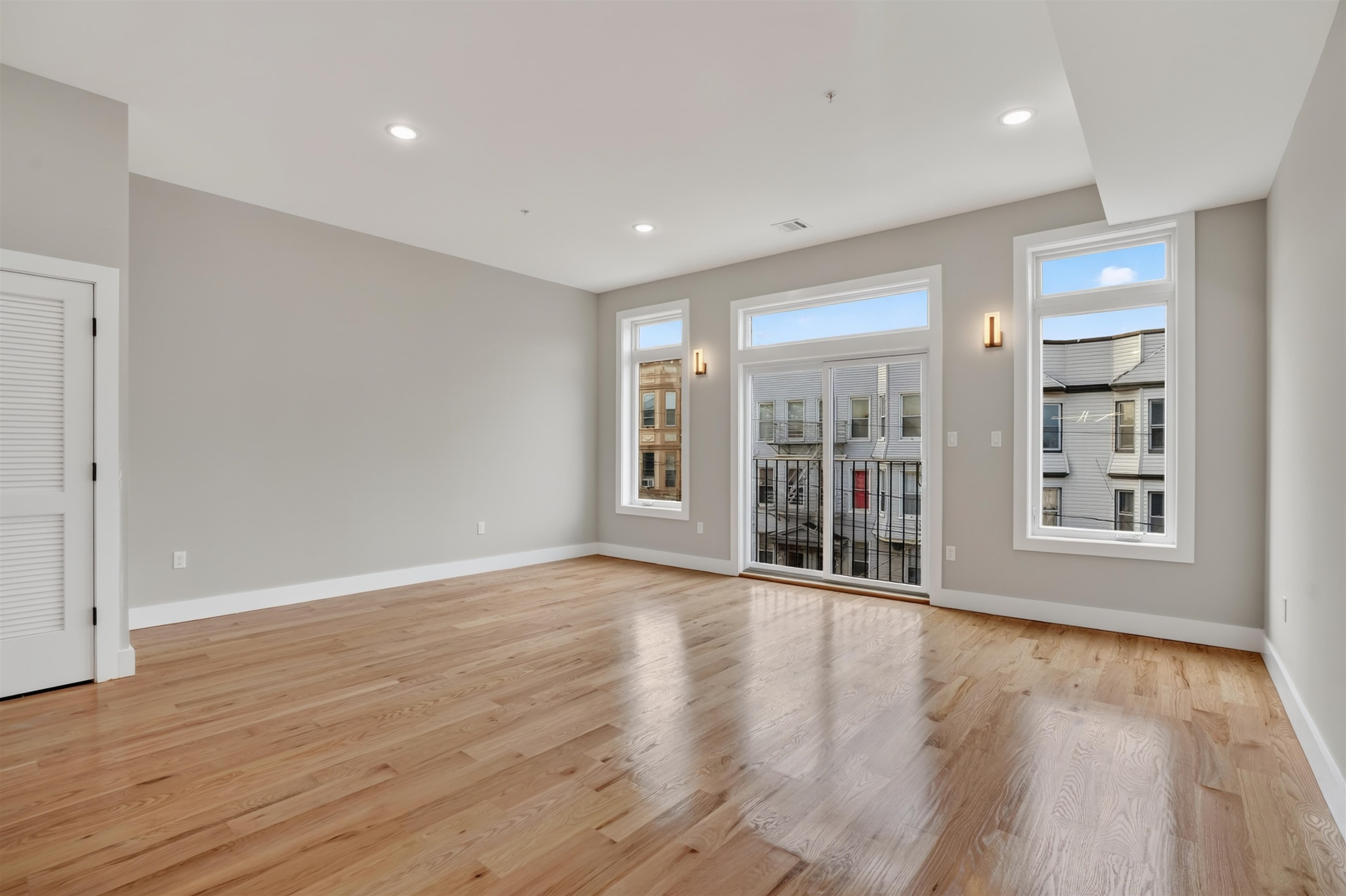 34 THORNE ST - Photo 5
