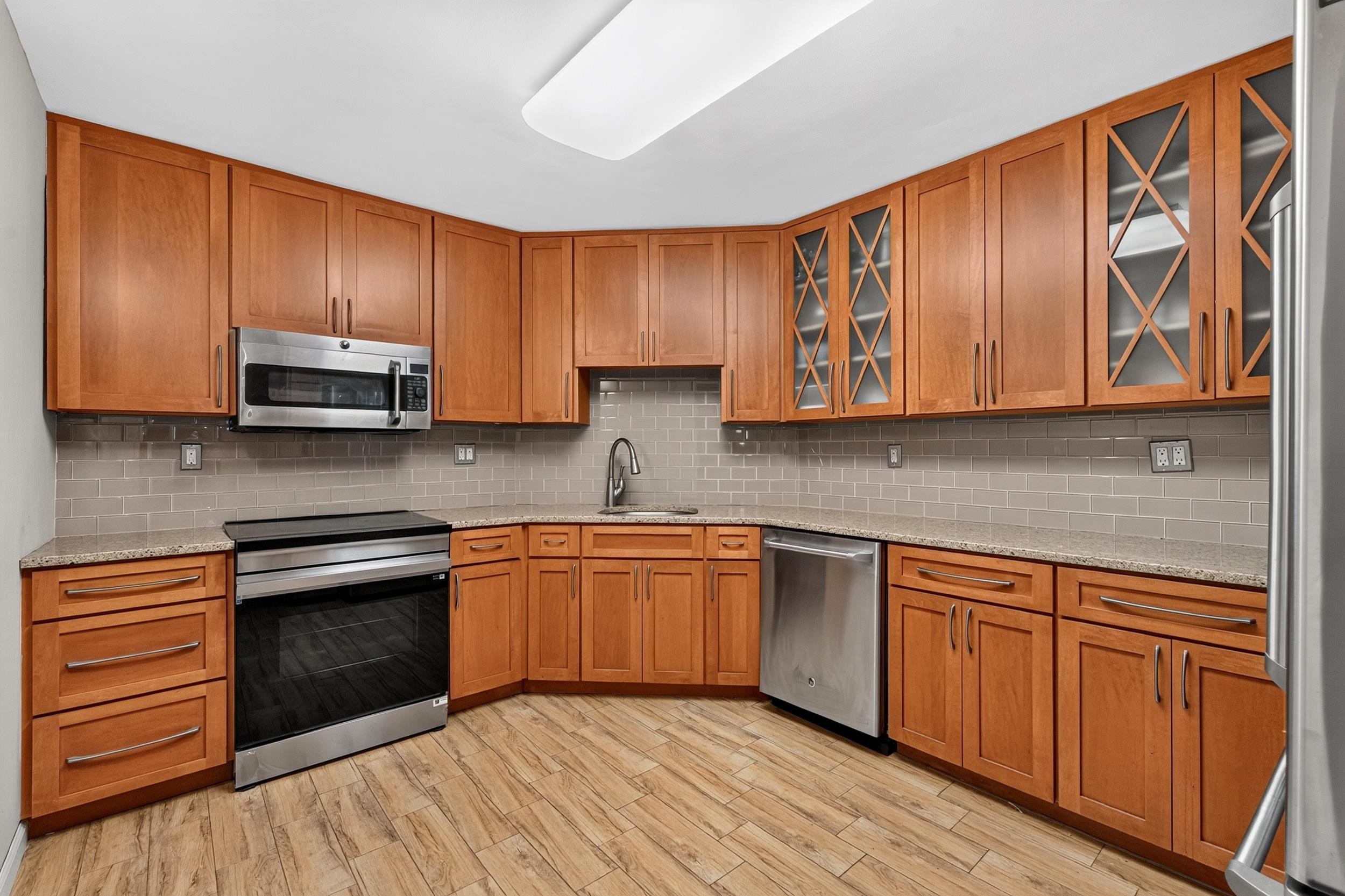1208 HARMON COVE TOWER - Photo 3