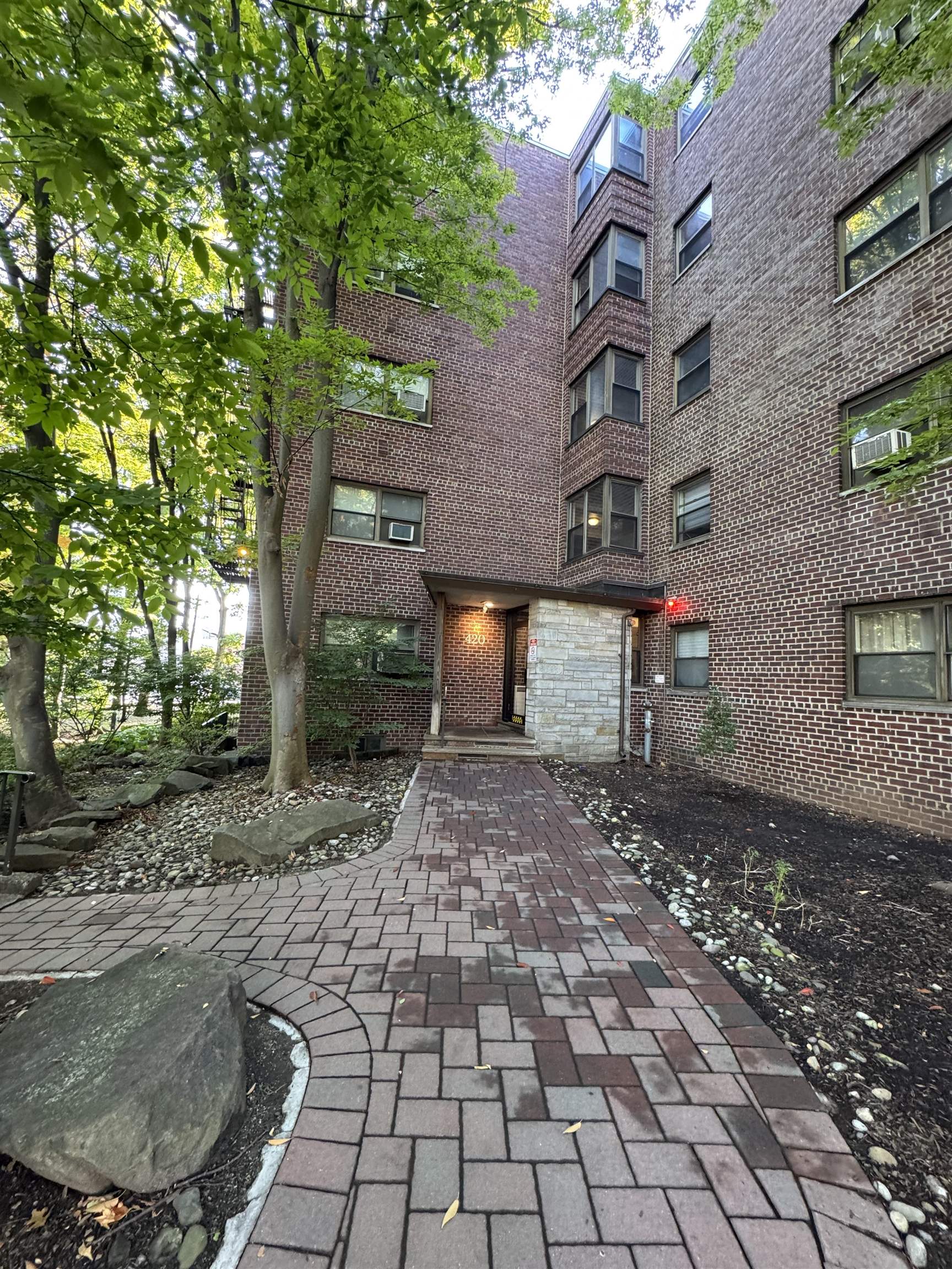 420 PARK PL - Photo 2