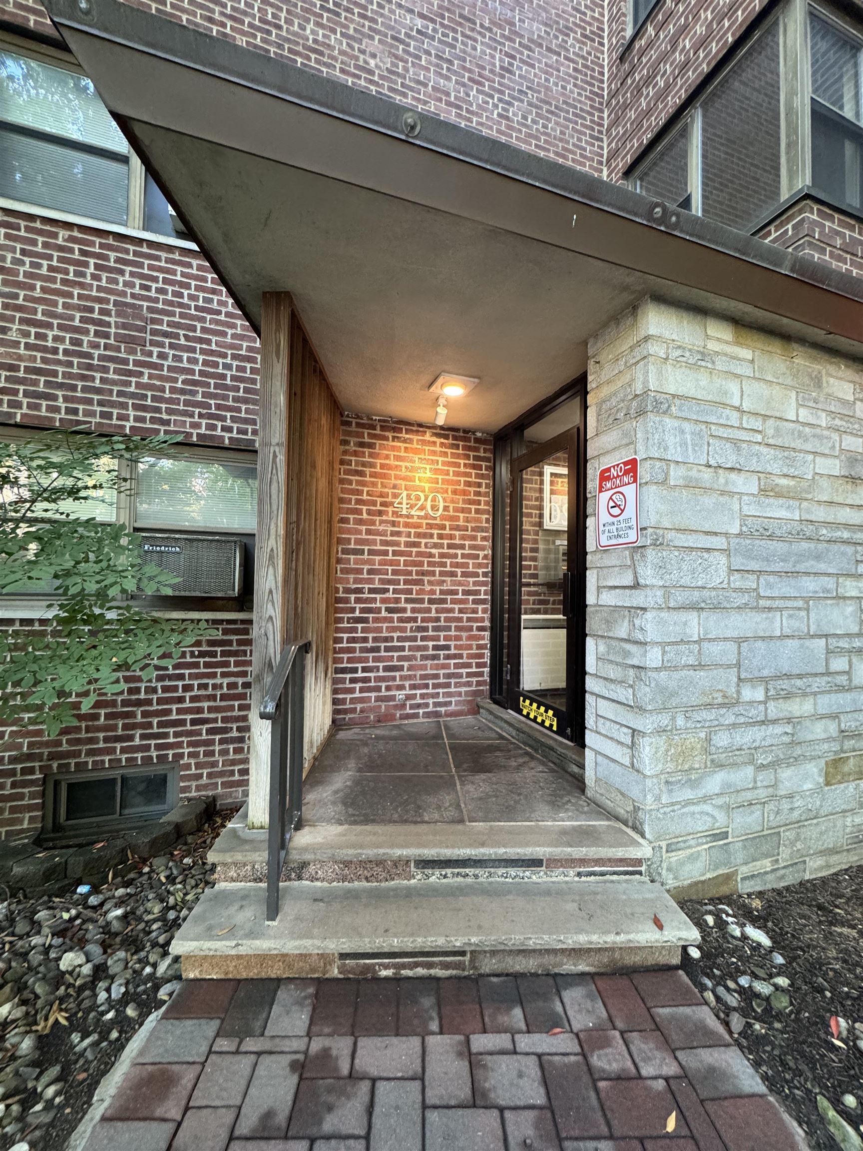 420 PARK PL - Photo 3