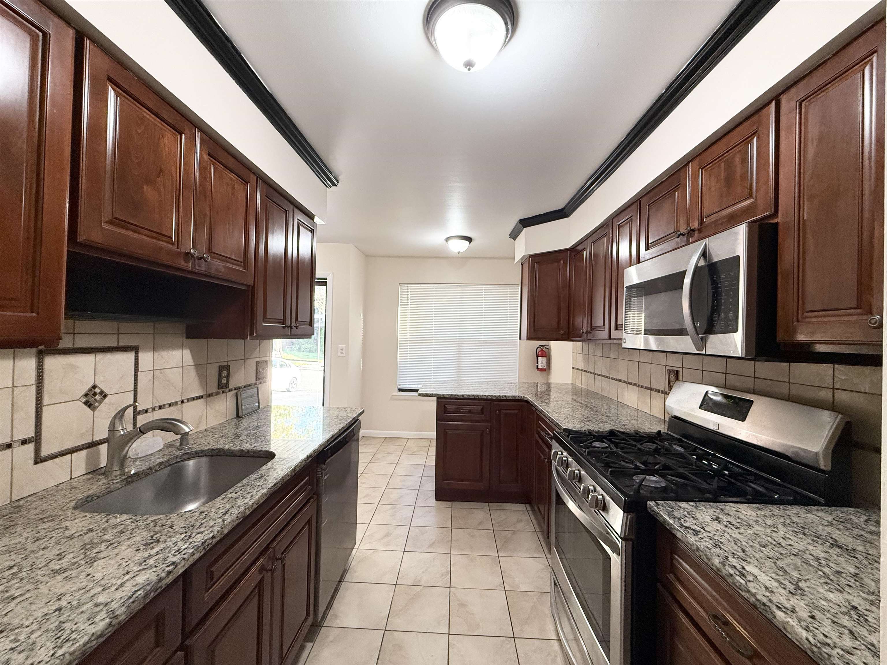 18 DOGWOOD DR - Photo 2