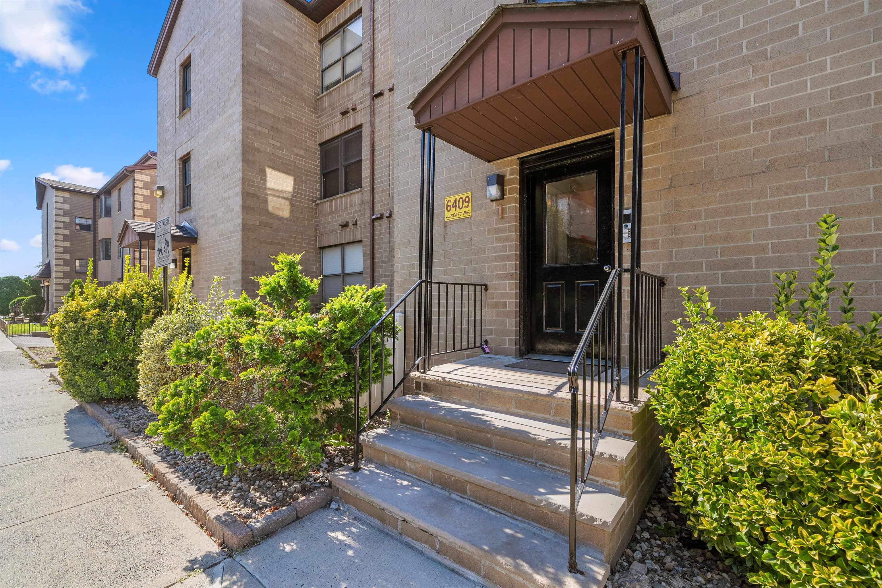 6409 LIBERTY AVE - Photo 2