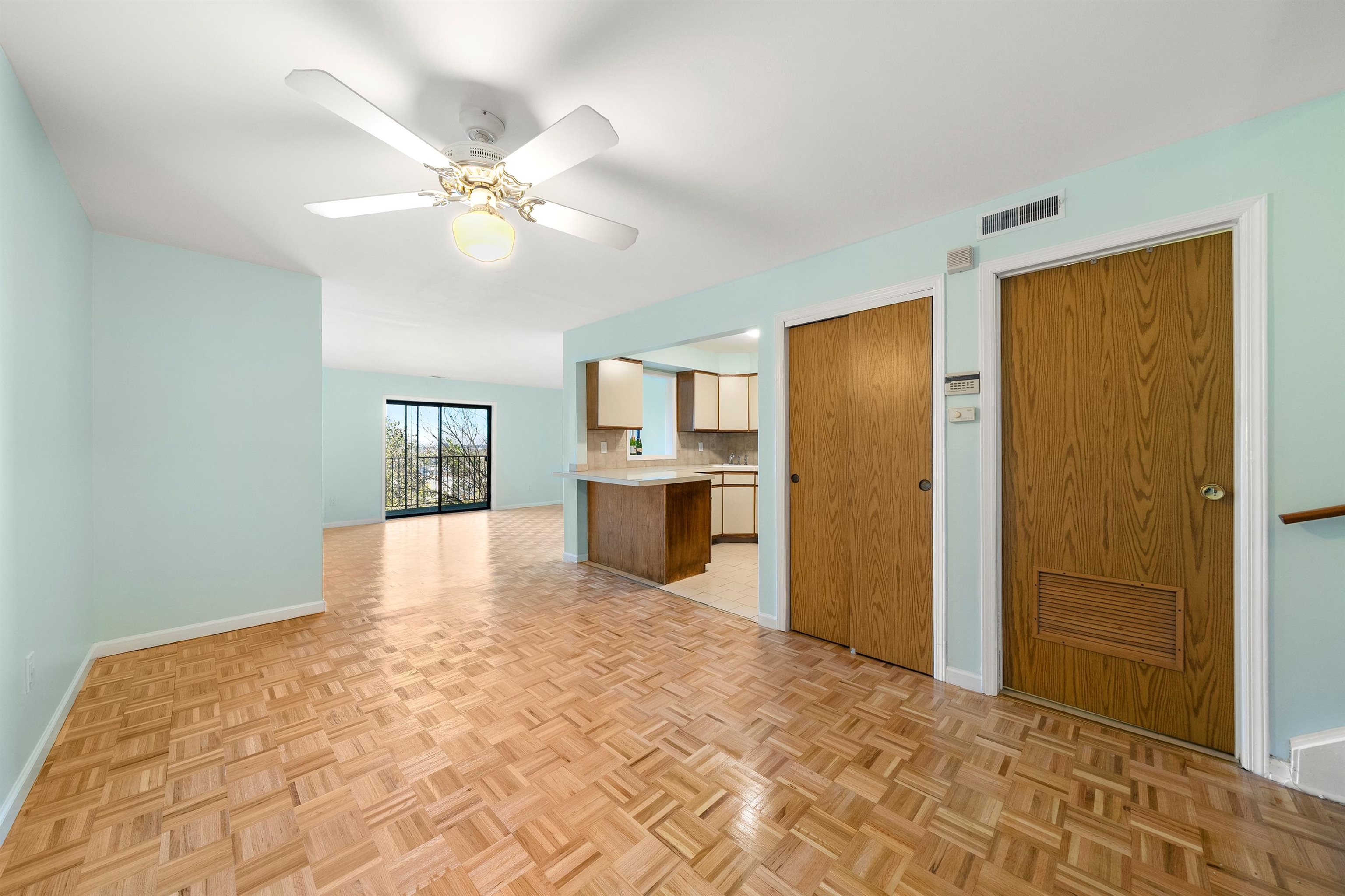 6409 LIBERTY AVE - Photo 4