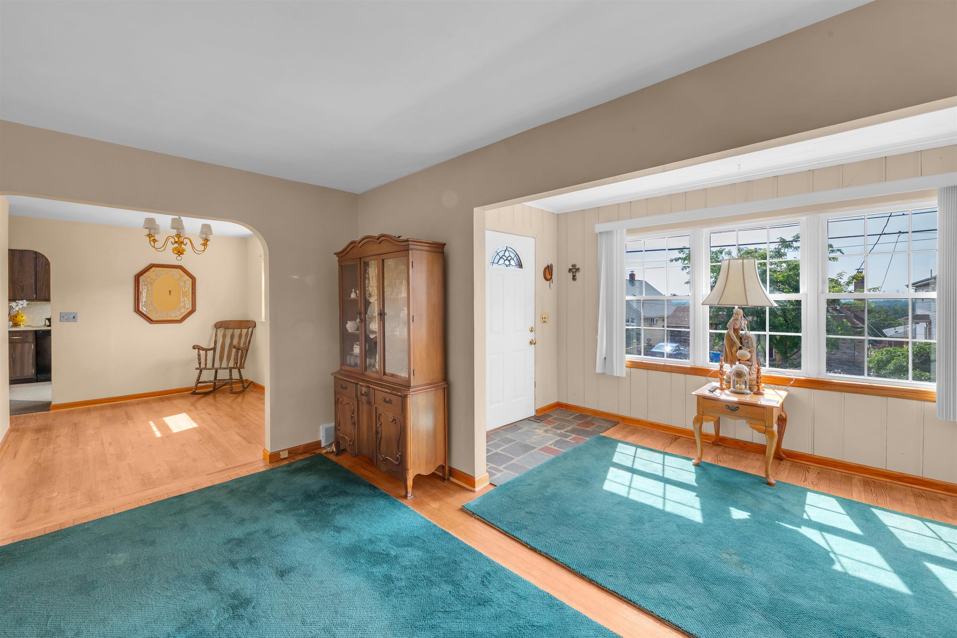 722 7TH ST - Photo 4