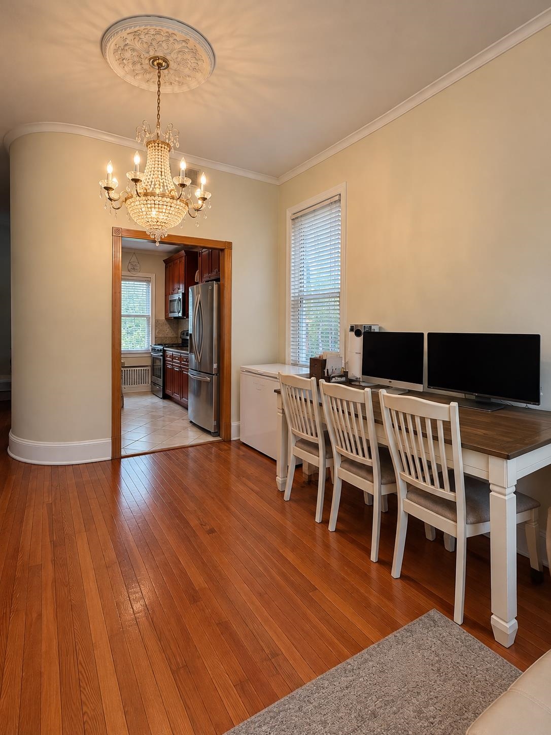 907 SUMMIT AVE - Photo 4