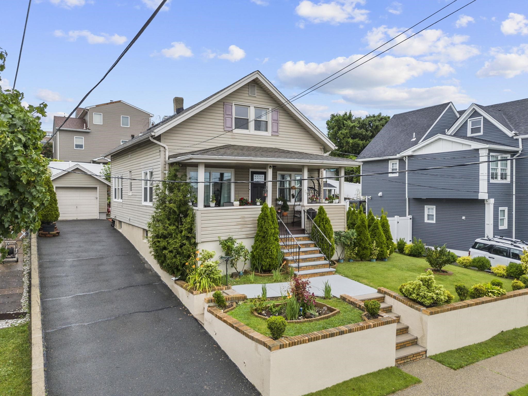 79 COLUMBIA ST - Photo 2