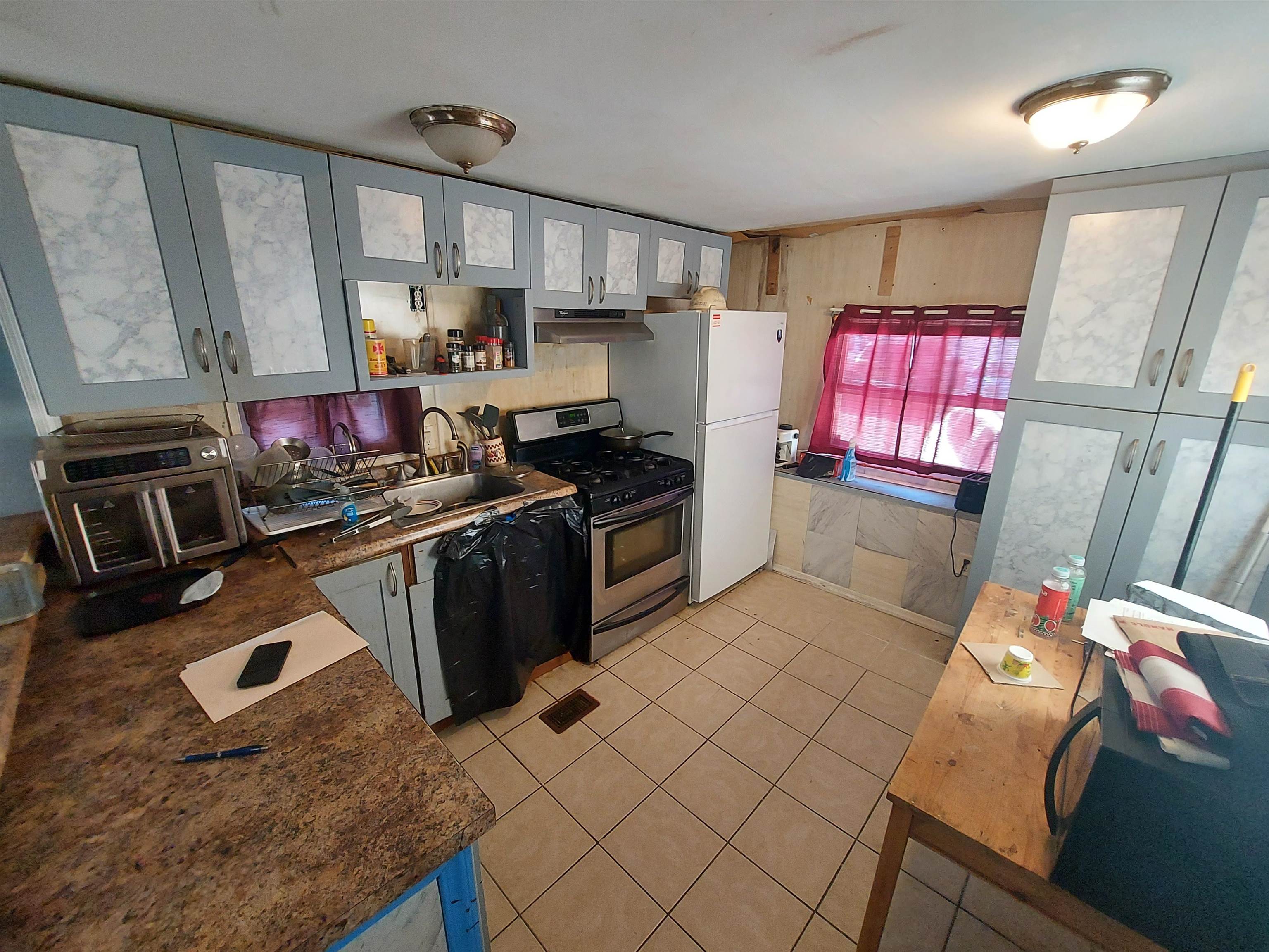 190 WEST 24TH ST - Photo 3
