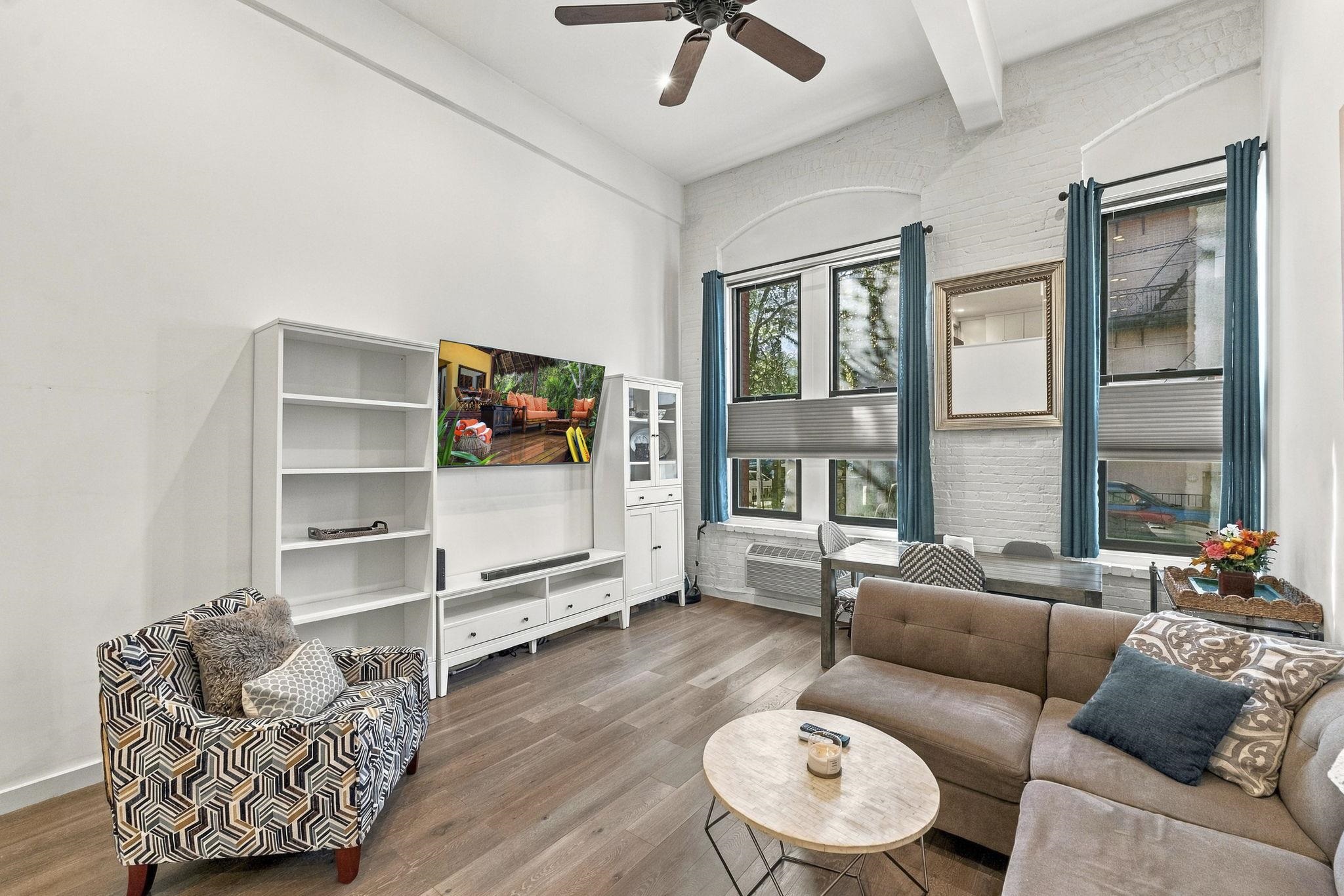1300 HUDSON ST - Photo 3
