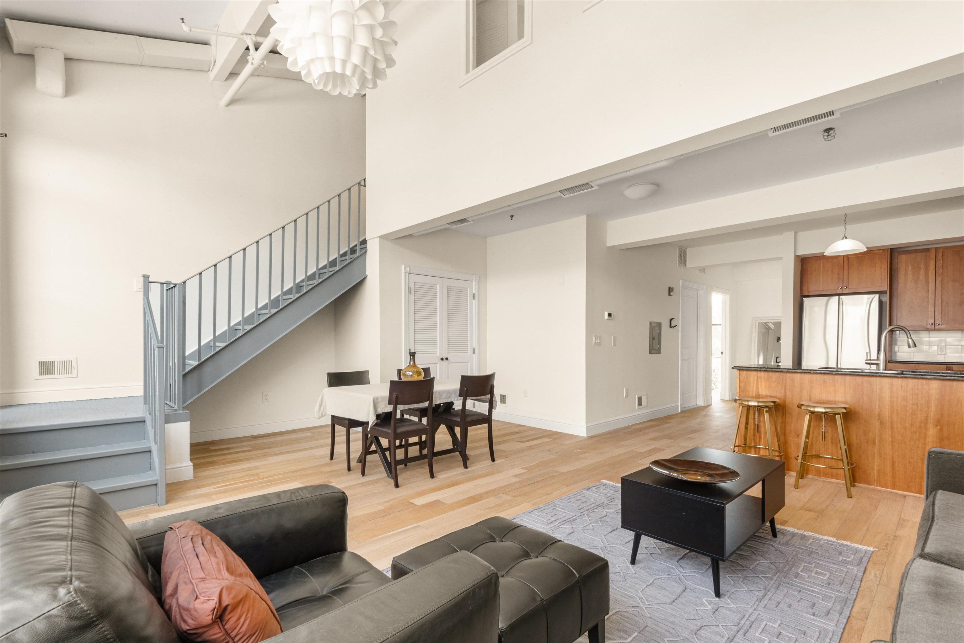 300 COMMUNIPAW AVE - Photo 3