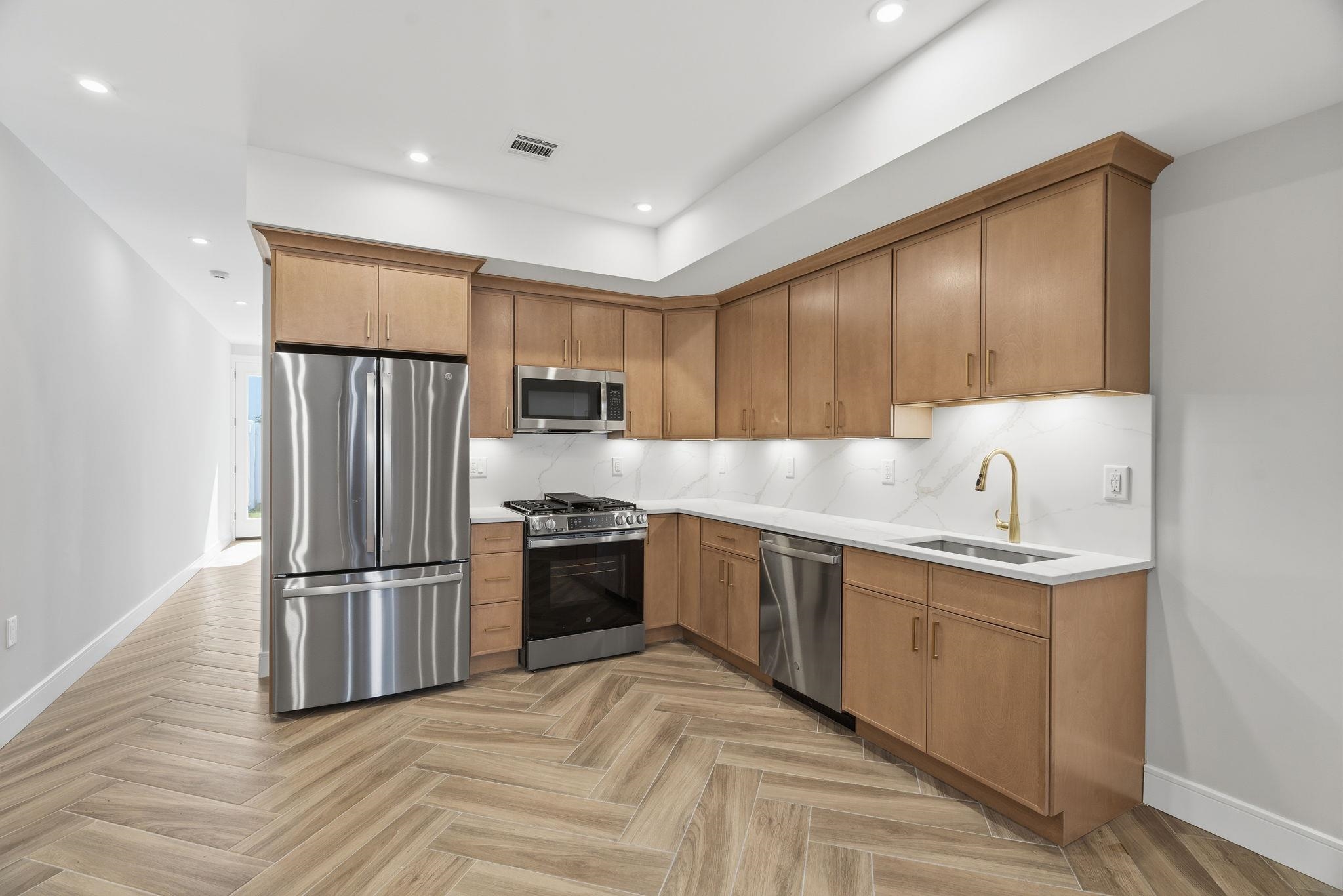 27 CLINTON AVE - Photo 5