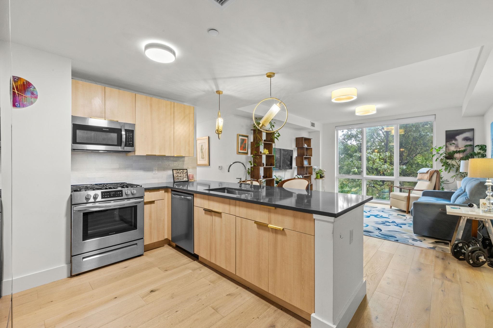 348 BALDWIN AVE - Photo 5