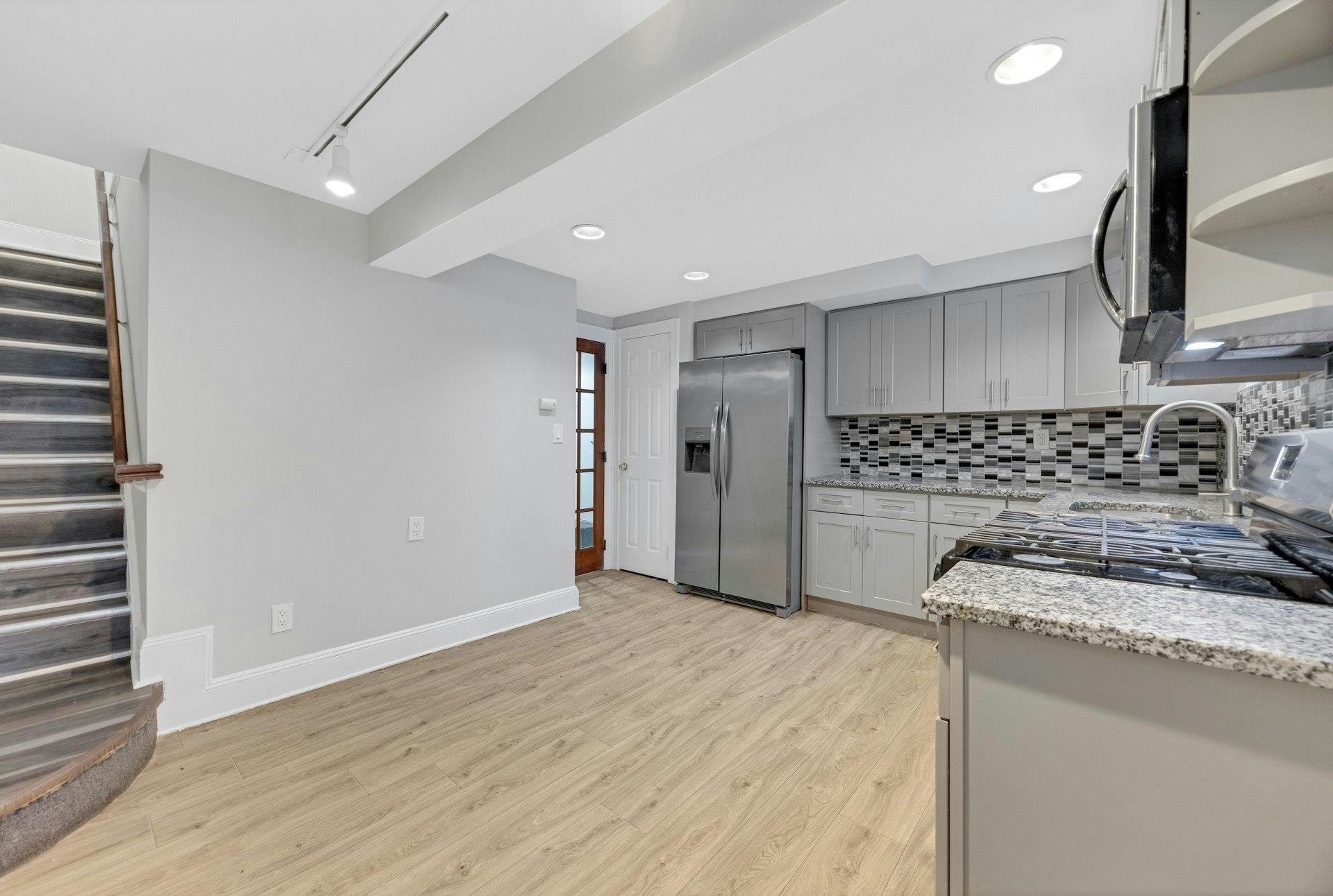 1406 8TH ST - Photo 5