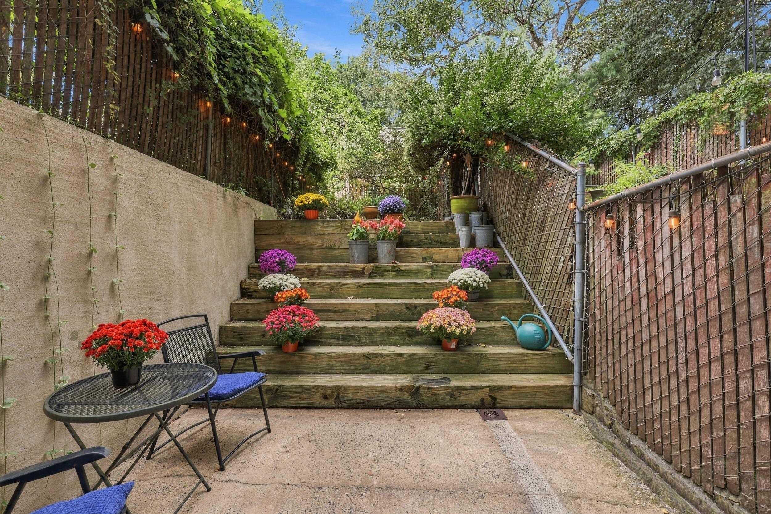 236 6TH ST - Photo 2