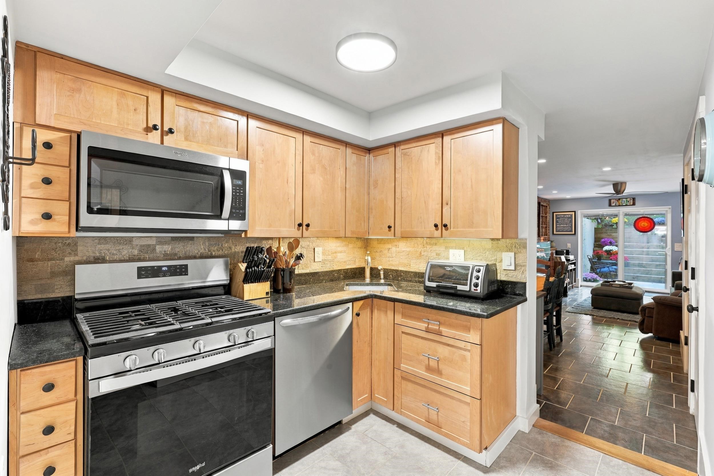 236 6TH ST - Photo 4