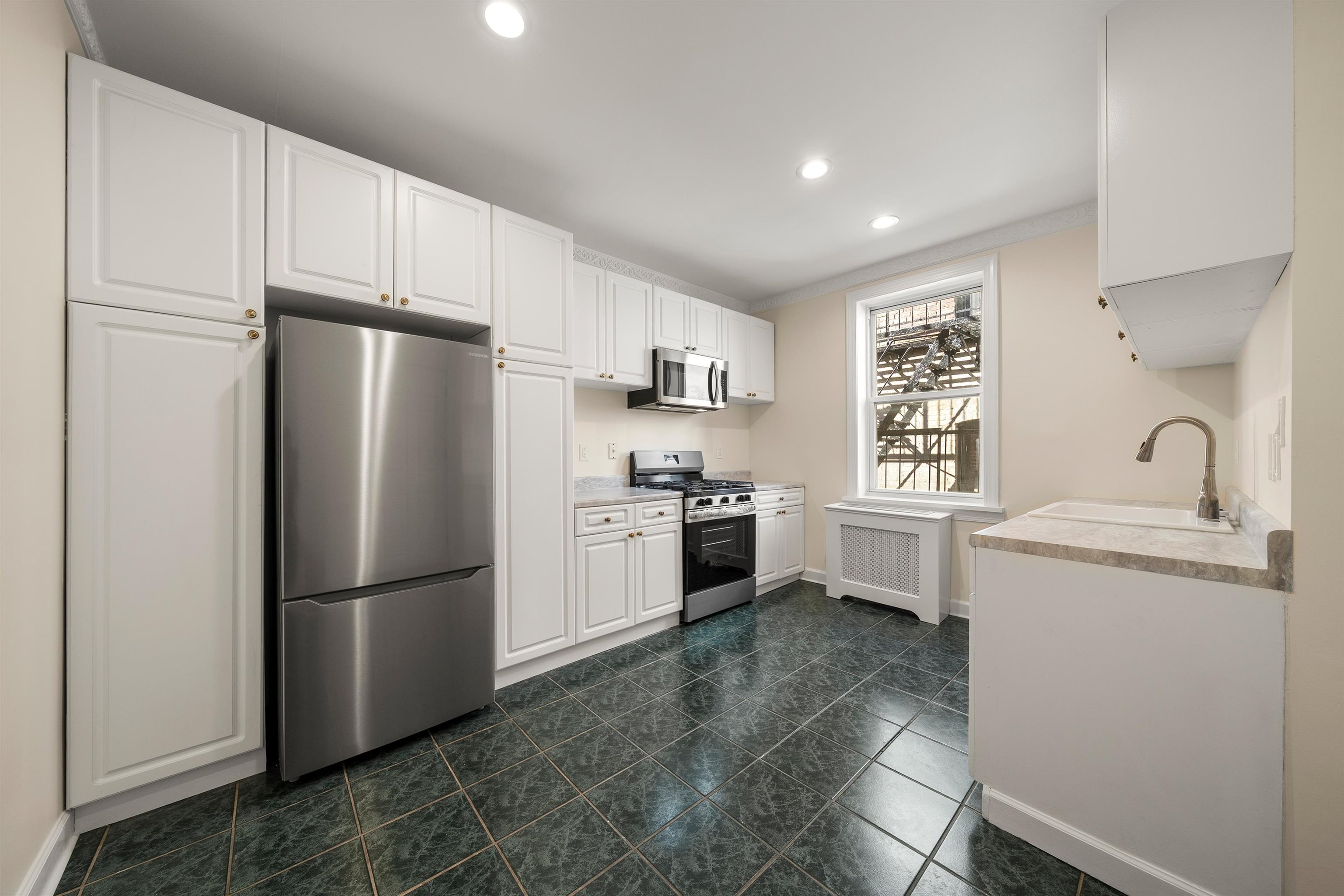 325 79TH ST - Photo 3