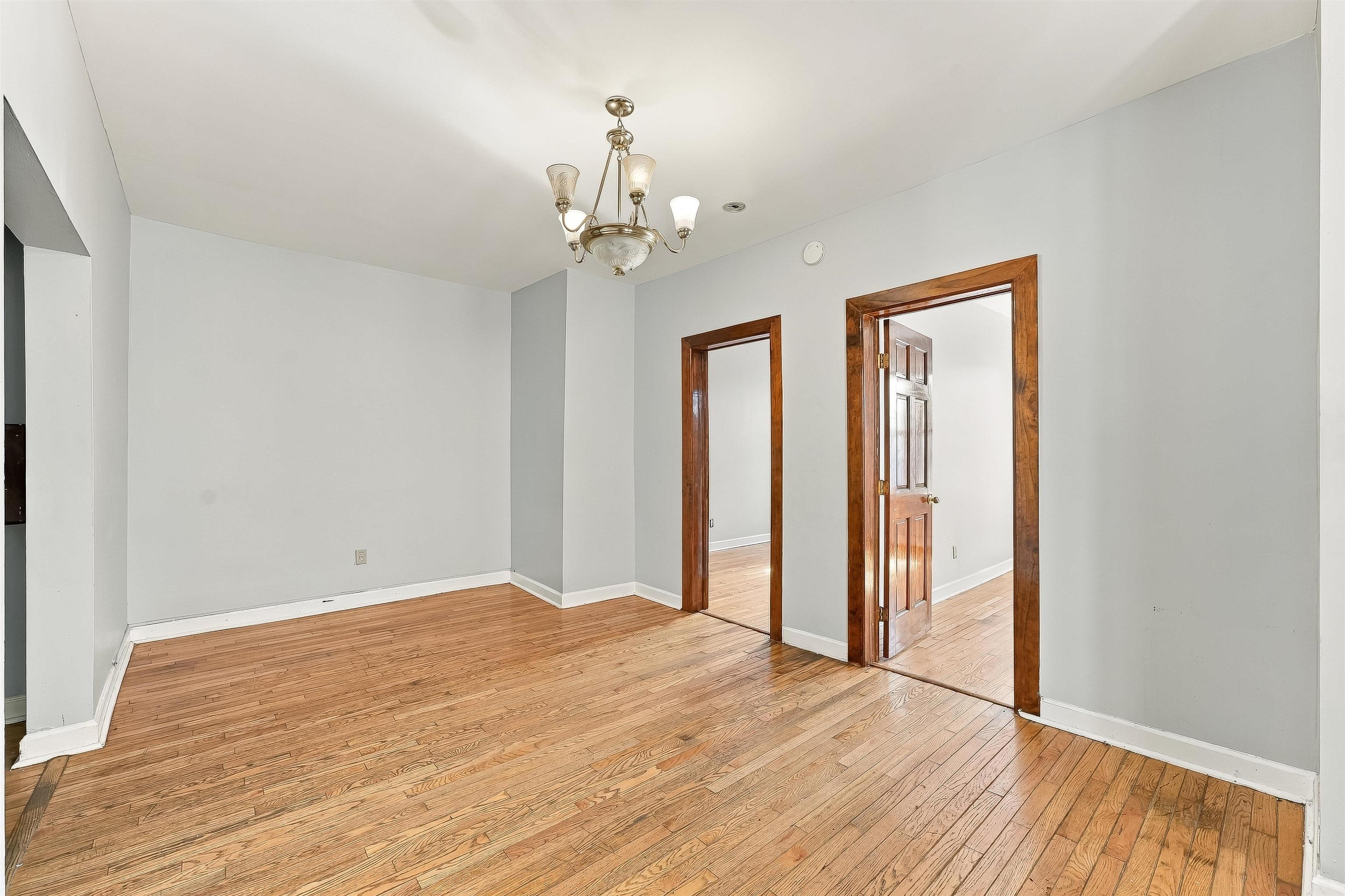 258 CLENDENNY AVE - Photo 3