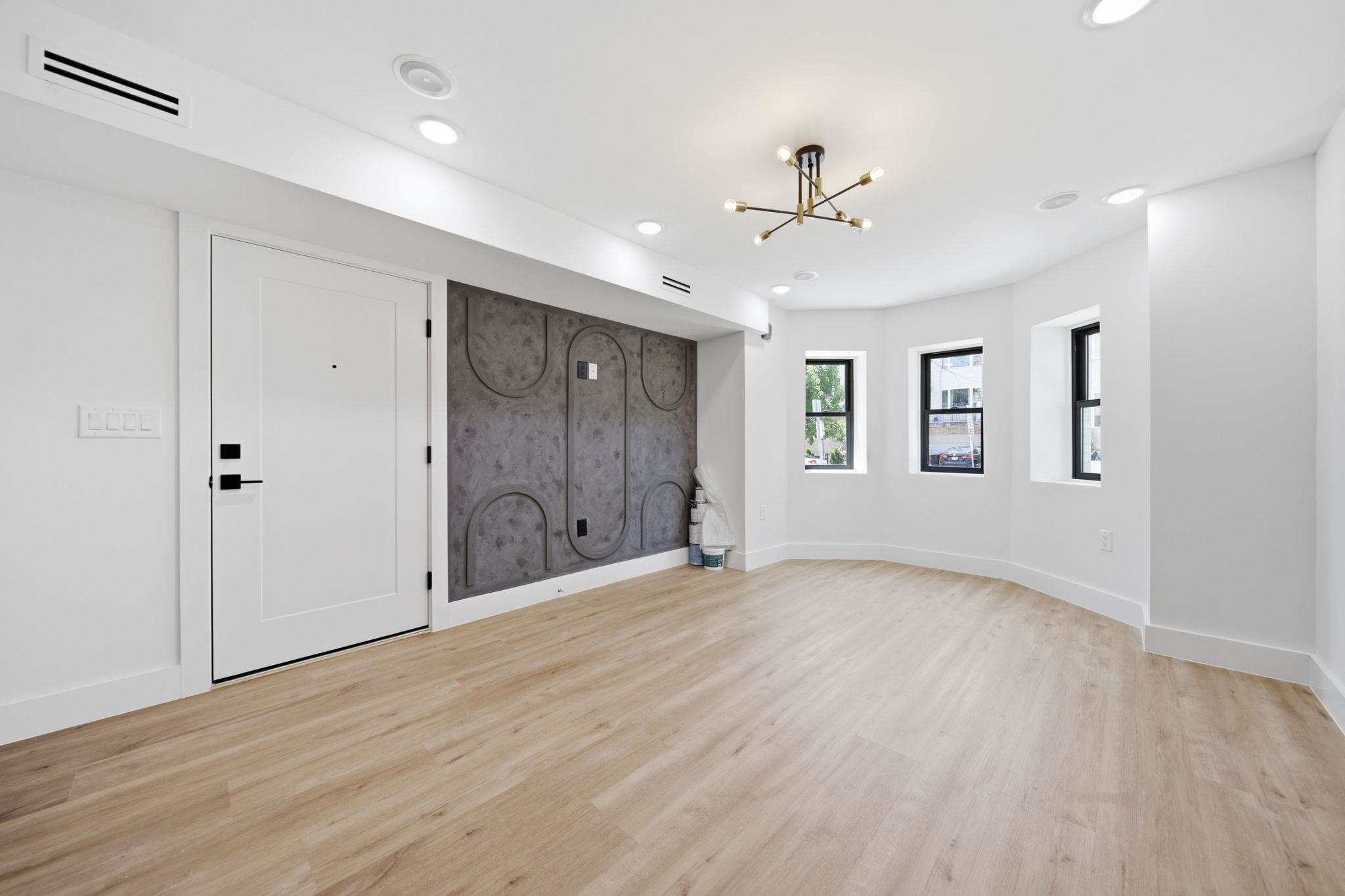 892 SUMMIT AVE - Photo 4