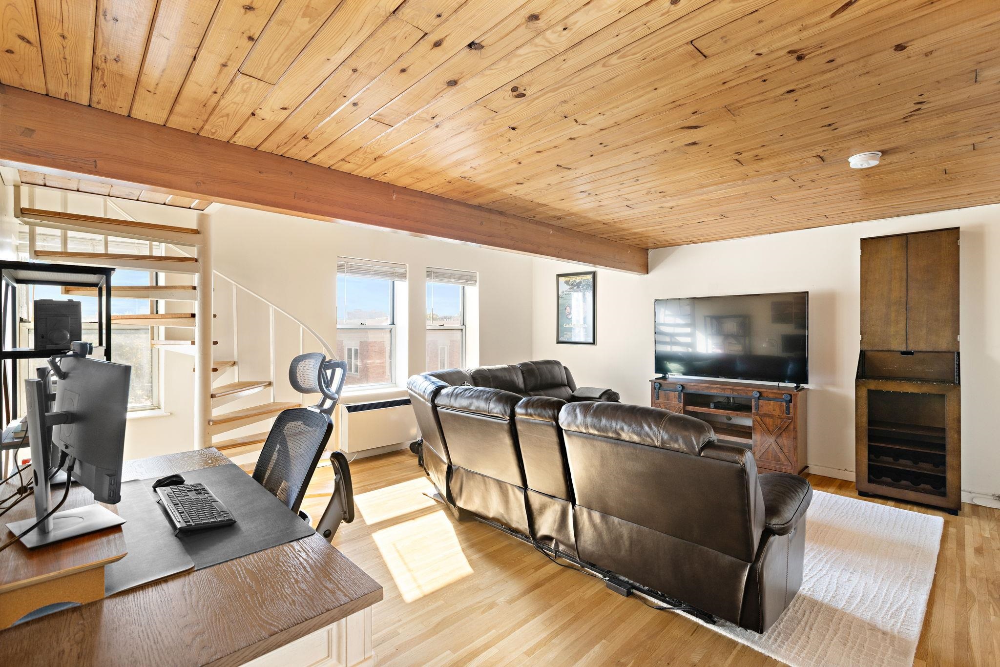 450 7TH ST - Photo 4