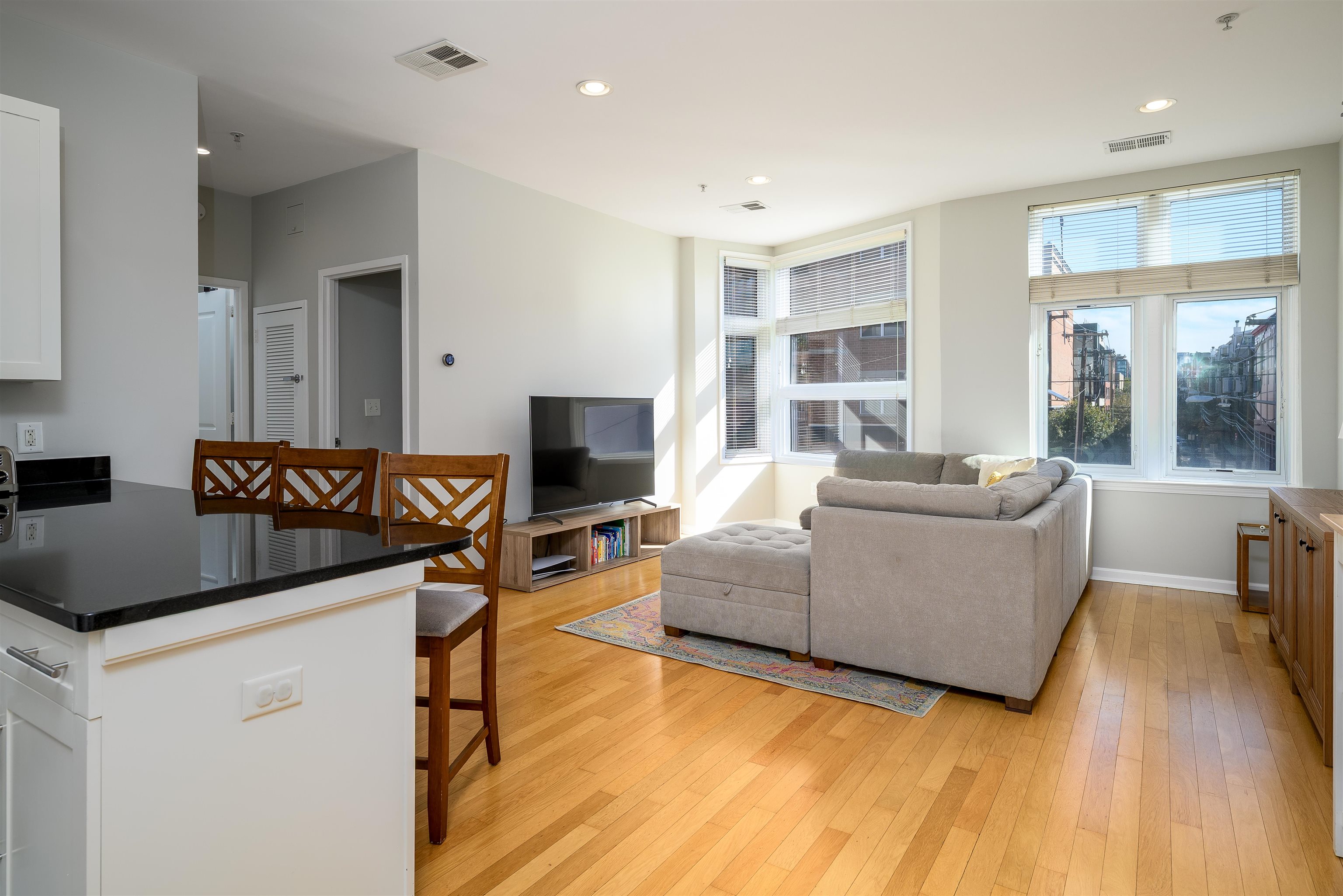 1100 ADAMS ST - Photo 3