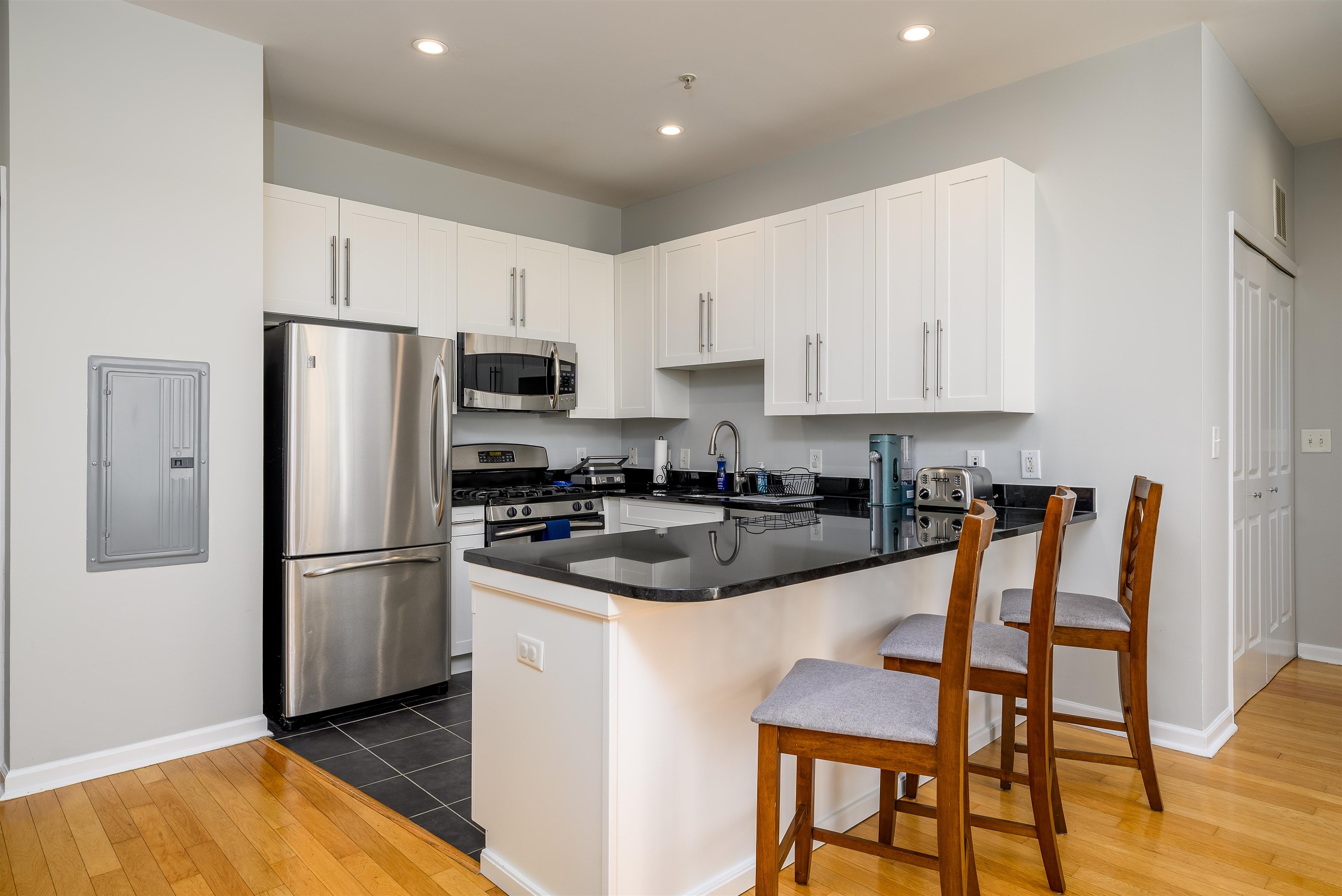 1100 ADAMS ST - Photo 5
