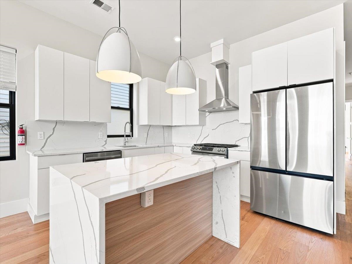 220 FREEMAN AVE - Photo 5
