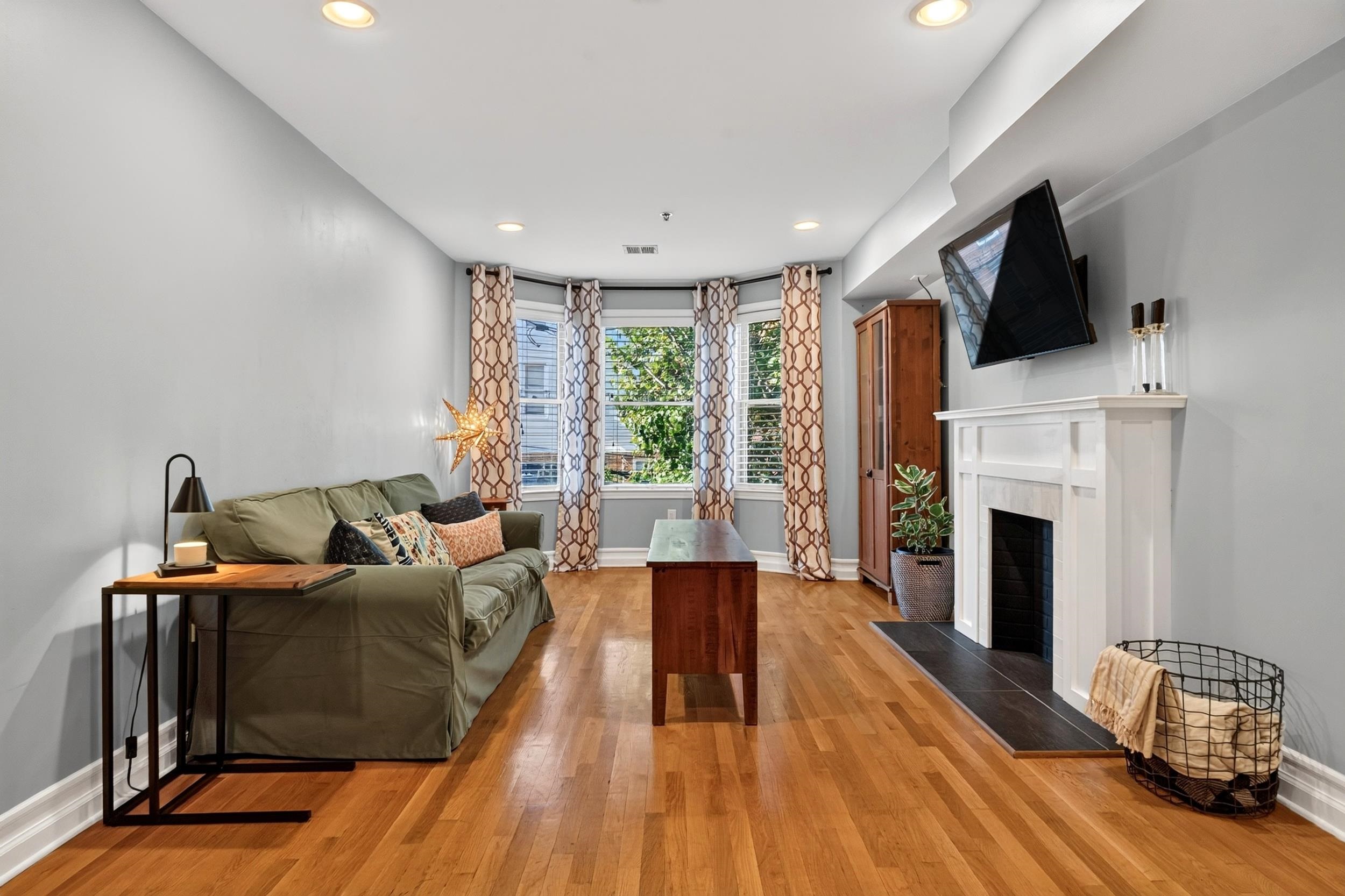 607 JEFFERSON ST - Photo 2