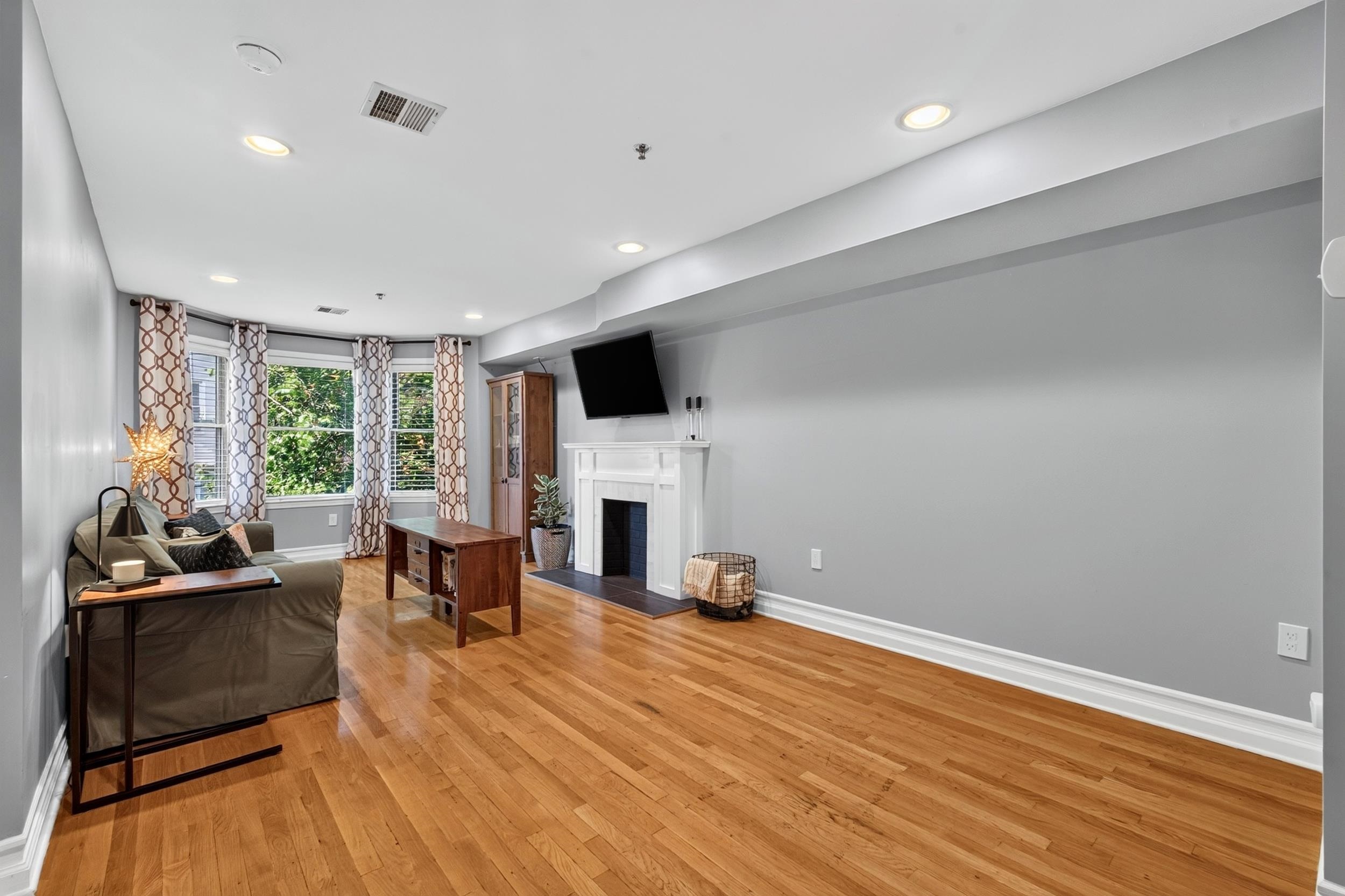 607 JEFFERSON ST - Photo 4