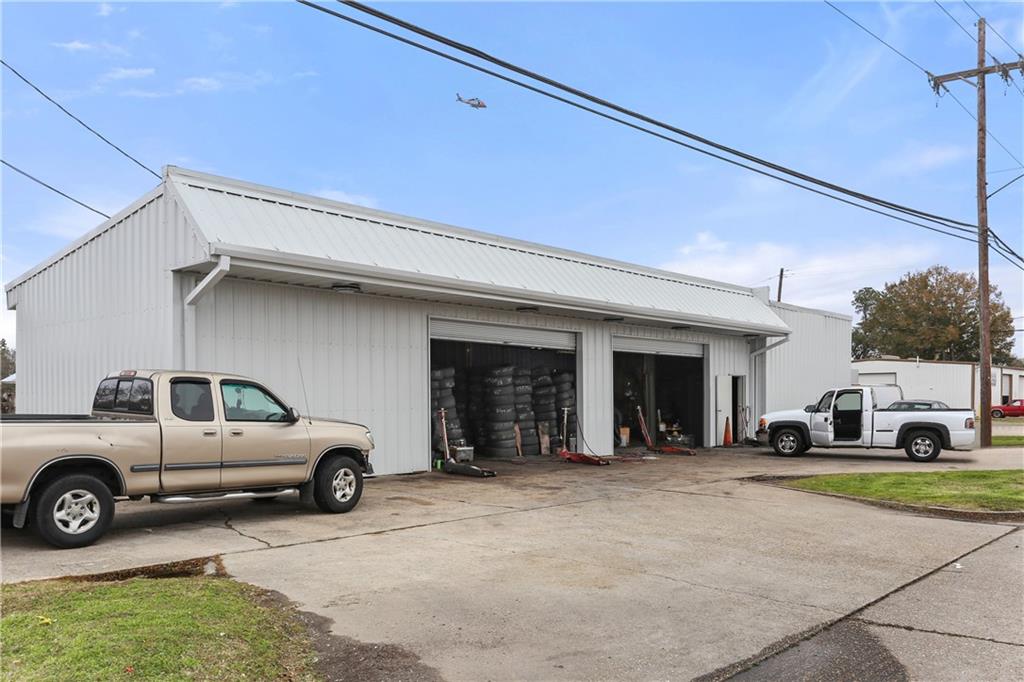 3232 GENERAL MEYER Boulevard, New Orleans, LA 70114