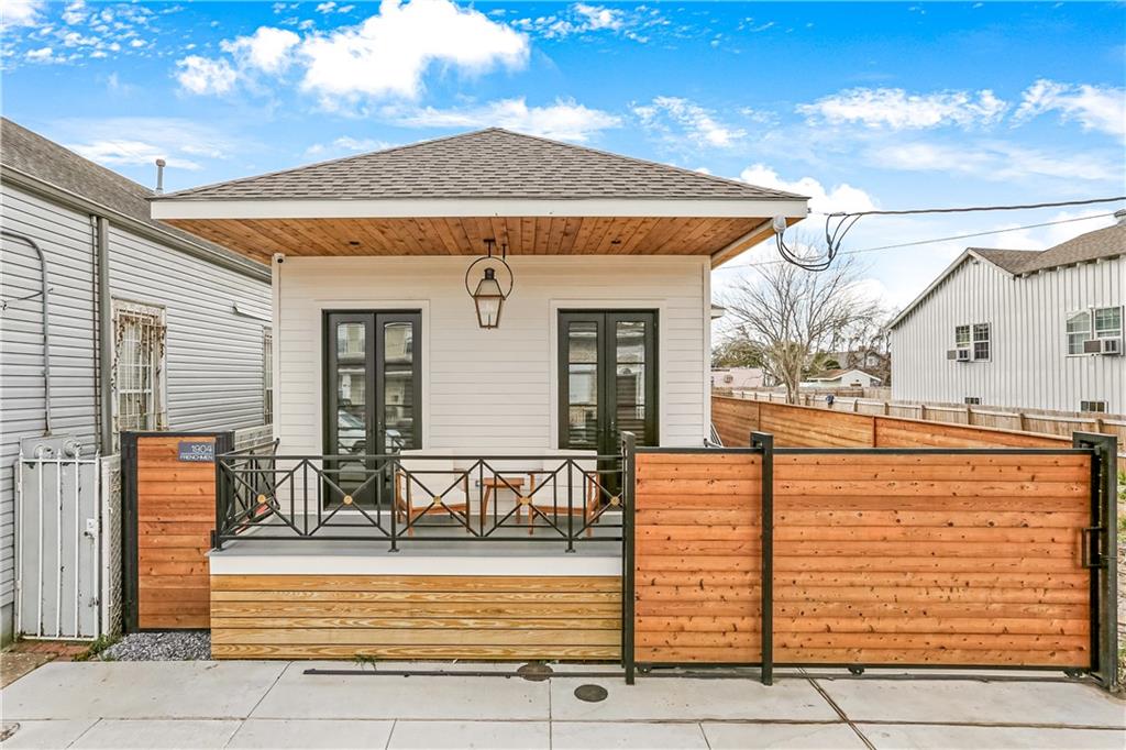 1904 FRENCHMEN Street, New Orleans, LA 70116