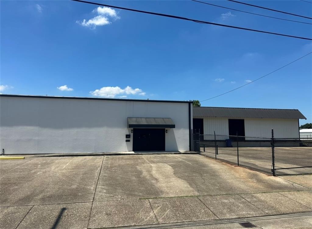 935 DERBIGNY Street, Gretna, LA 70053