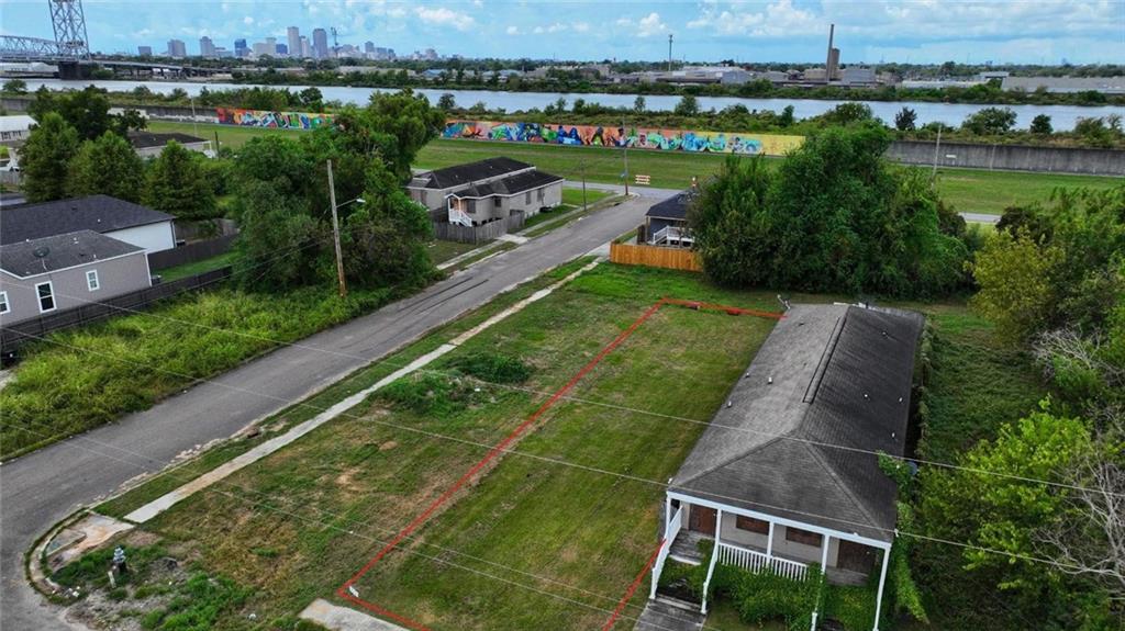 2104 DESLONDE Street, New Orleans, LA 70117