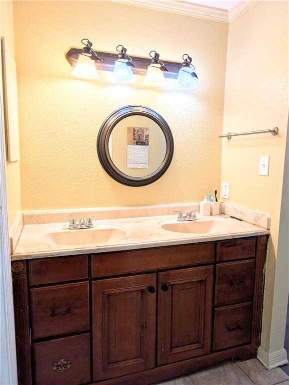 2552 E CATAWBA Drive, Harvey, LA 70058