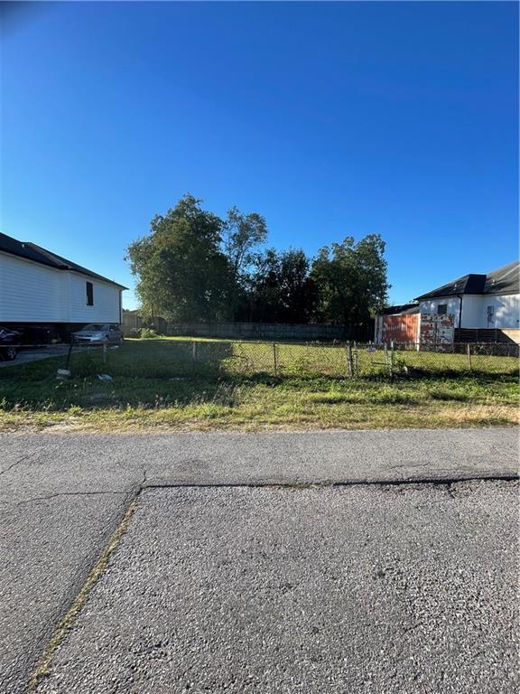 2452 VIENNA Street, New Orleans, LA 70122