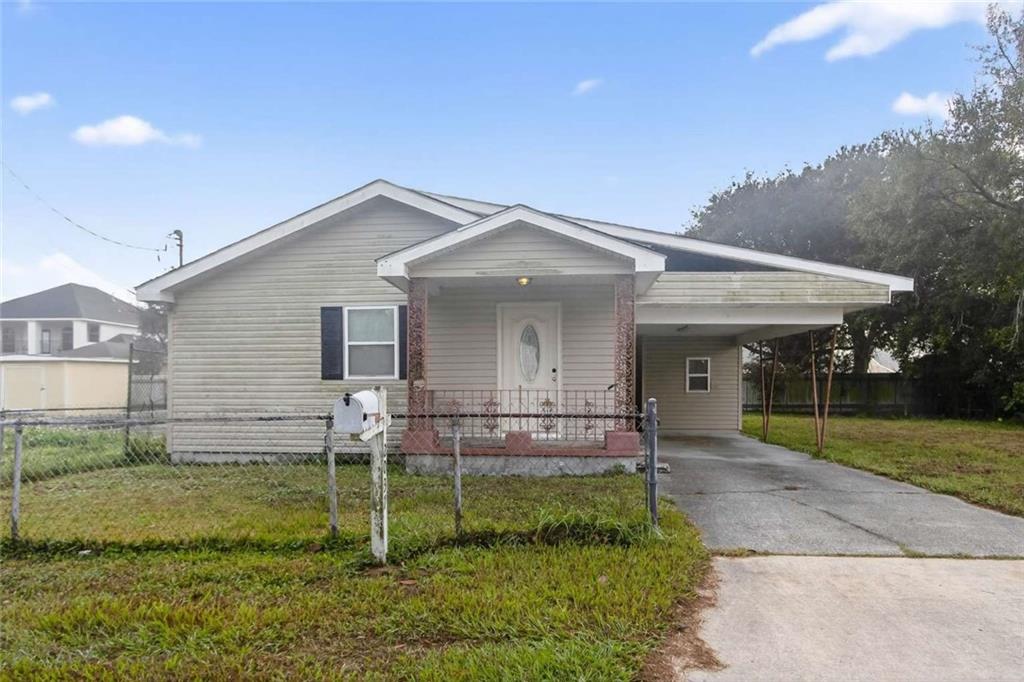 2037 LICCIARDI Lane, Violet, LA 70092