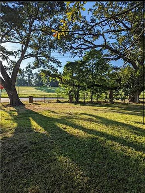 19 RESEARCH Drive, Harahan, LA 70123