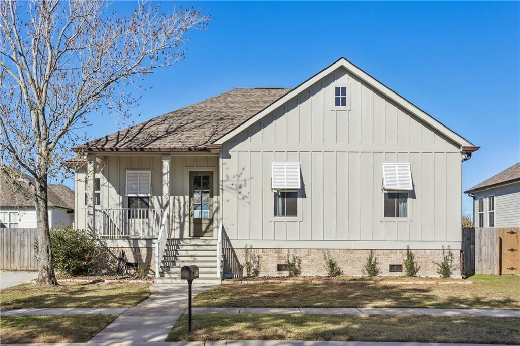 3828 DOMINIQUE Drive, Chalmette, LA 70043