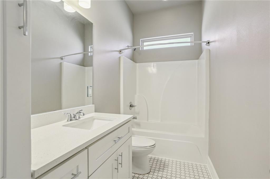 3828 DOMINIQUE Drive, Chalmette, LA 70043