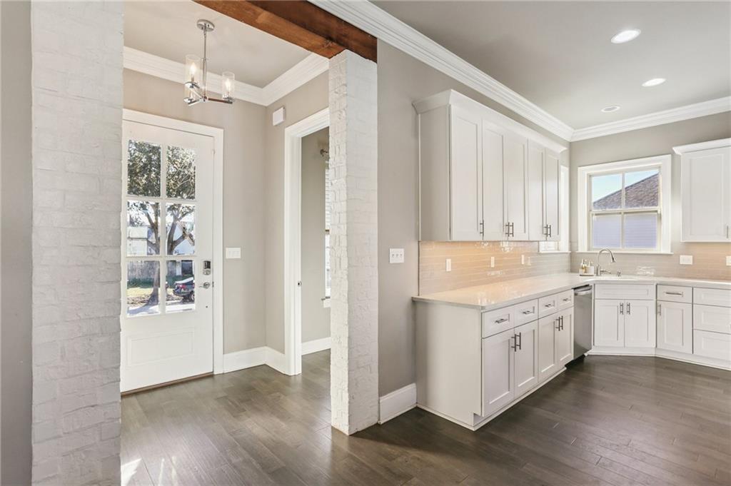 3828 DOMINIQUE Drive, Chalmette, LA 70043