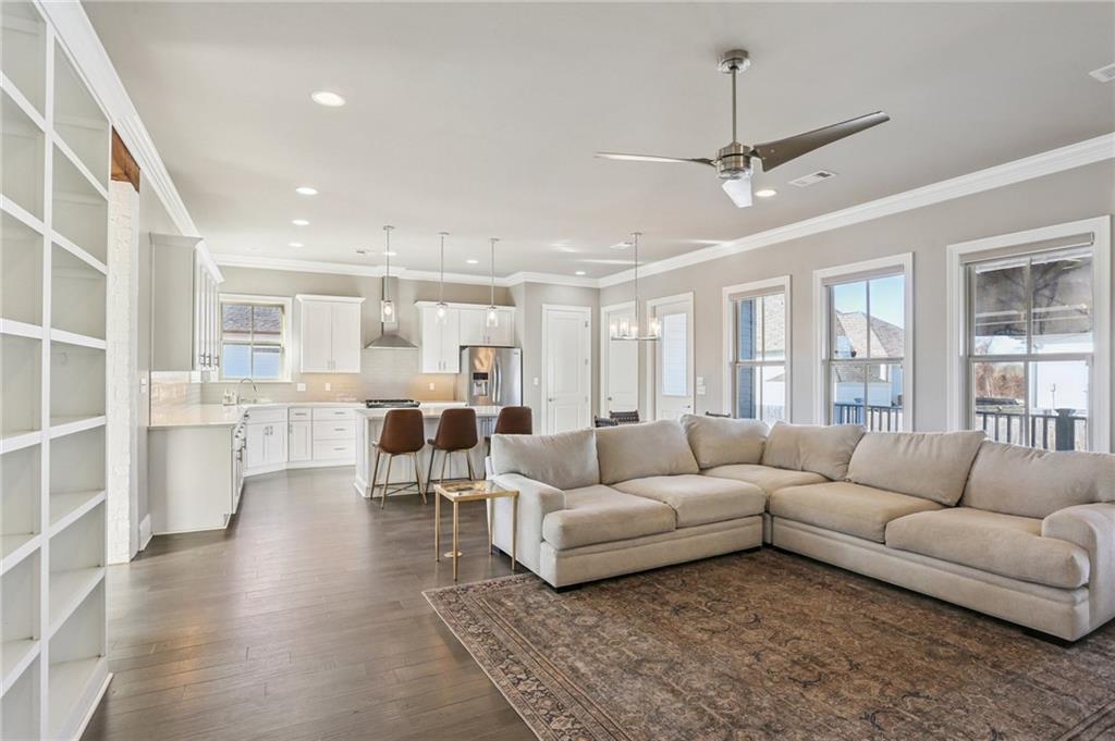 3828 DOMINIQUE Drive, Chalmette, LA 70043