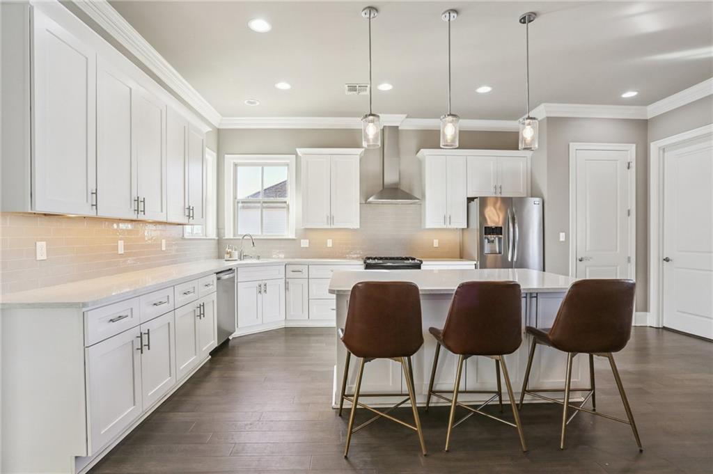 3828 DOMINIQUE Drive, Chalmette, LA 70043