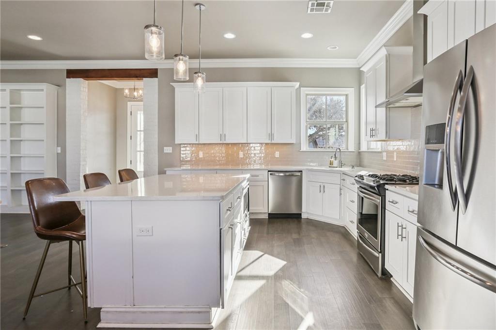 3828 DOMINIQUE Drive, Chalmette, LA 70043